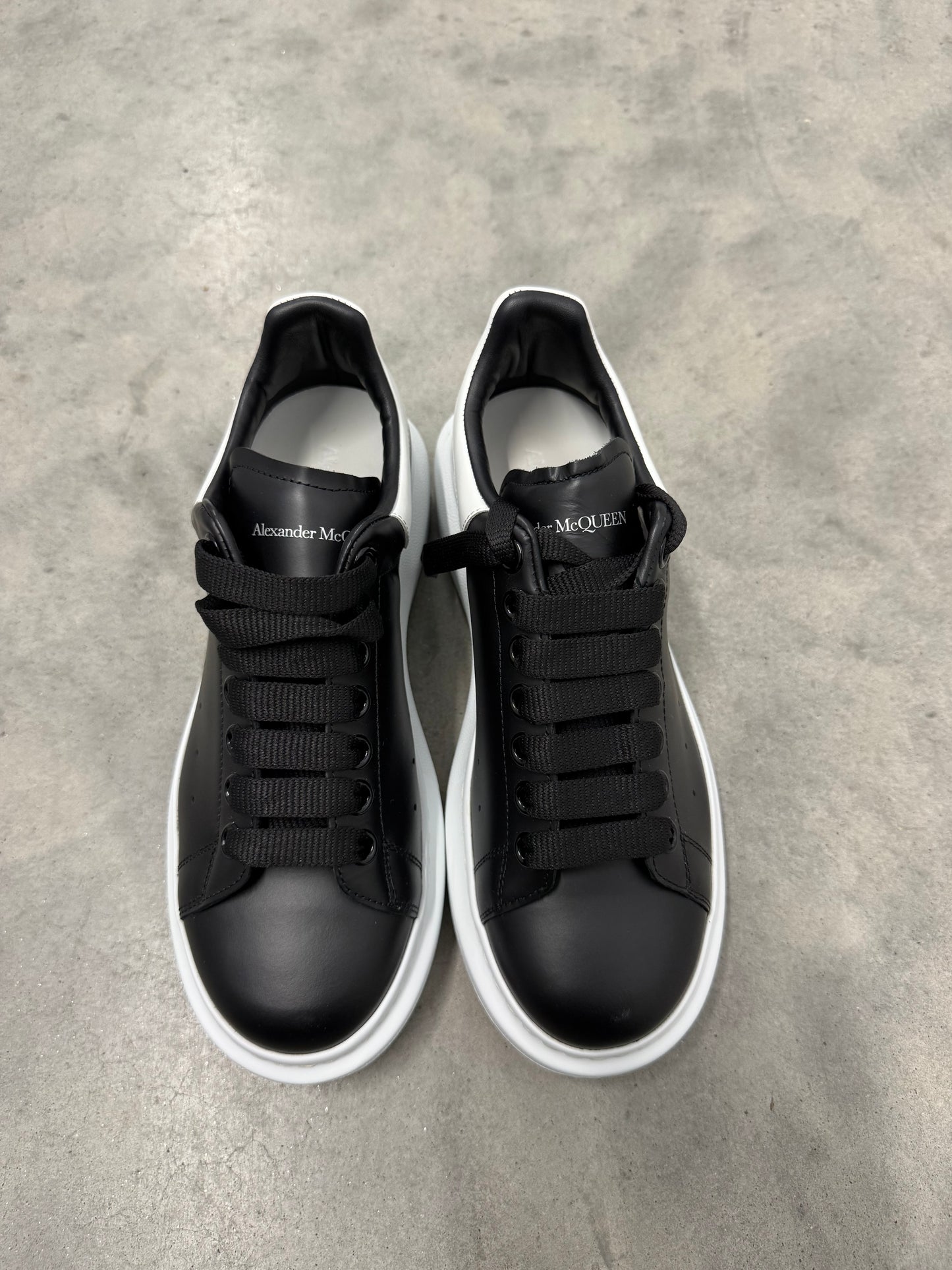 ALEXANDER MCQUEEN OVERSIZED SNEAKER “ Black White “