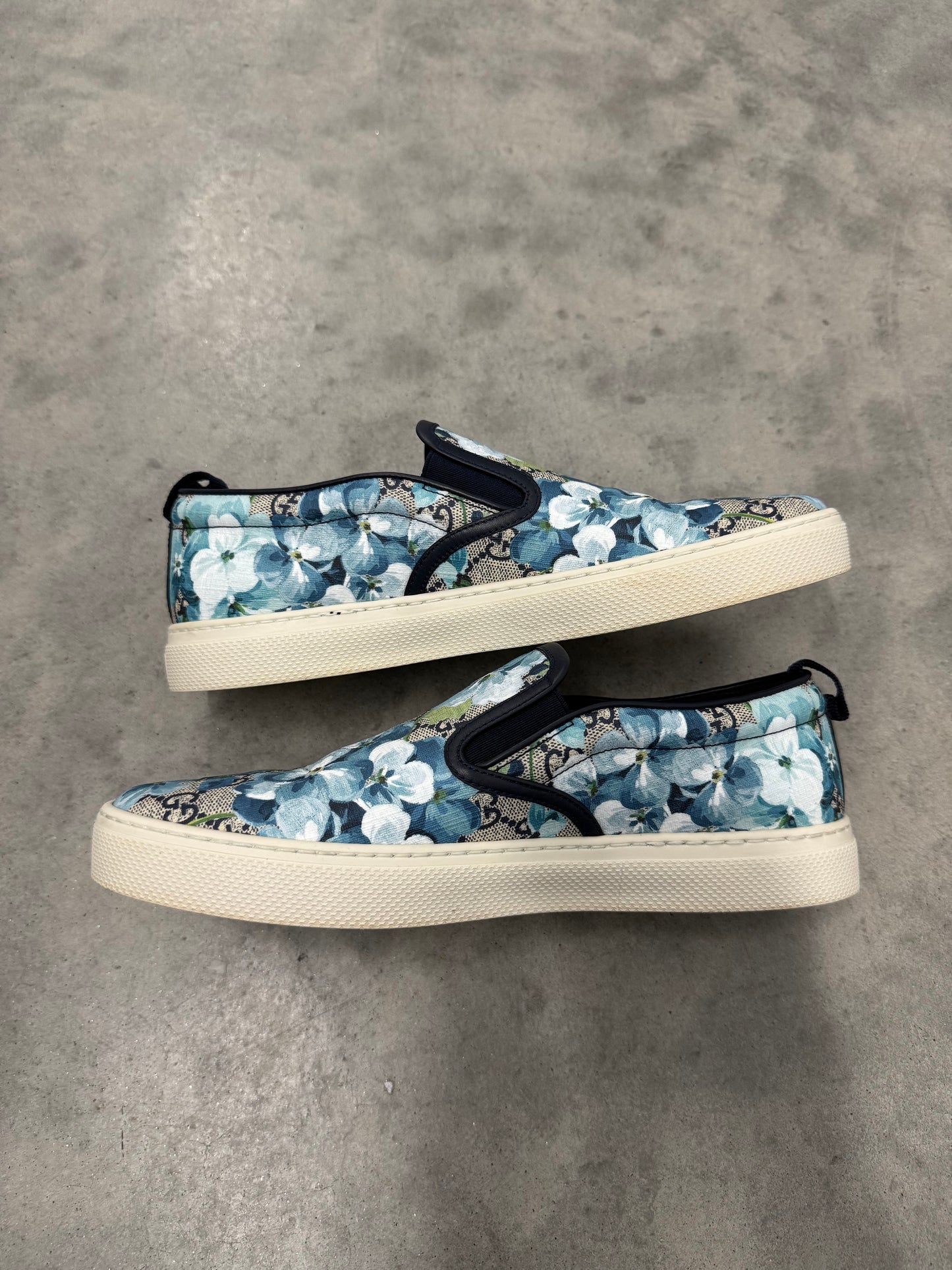 GUCCI GG SUPREME CANVAS SLIP ON “ Blue Foral “