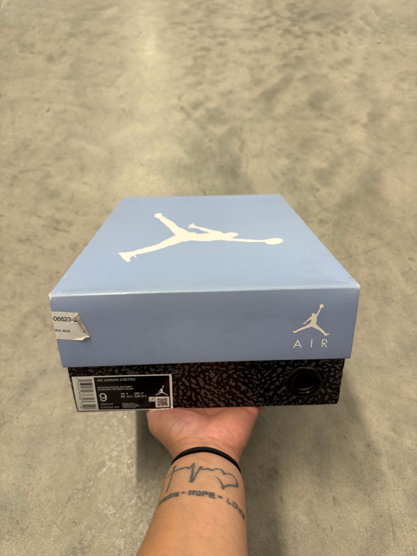 JORDAN 3 “ UNC “