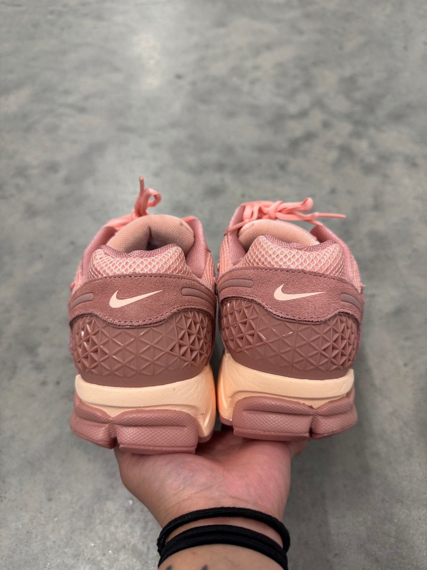 NIKE ZOOM VOMERO 5 “ Stardust “