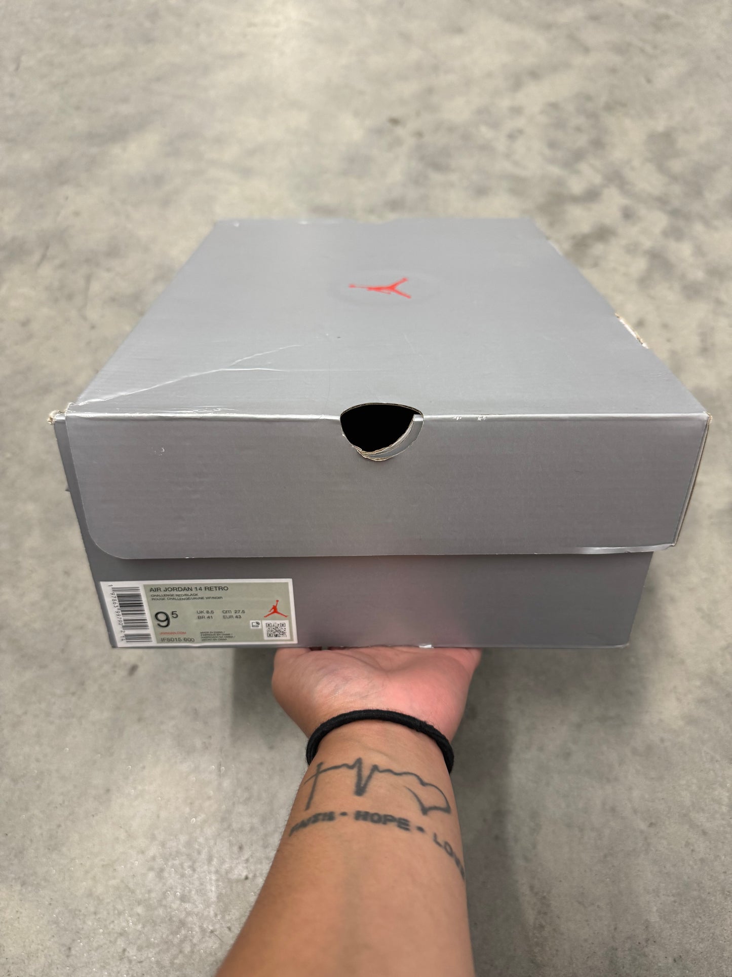 JORDAN 4 “ Ferrari “