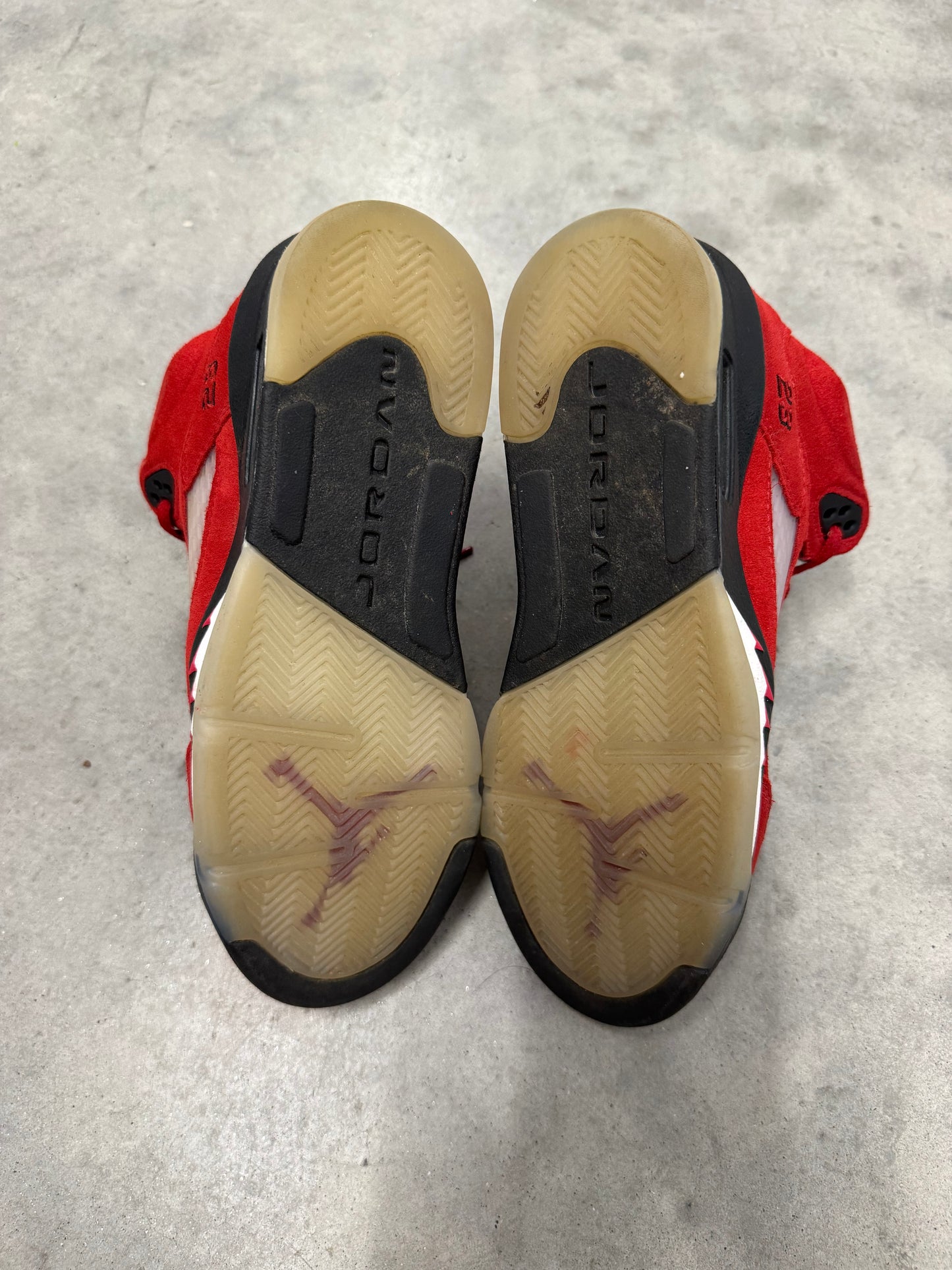 JORDAN 5 “ Raging Bull “