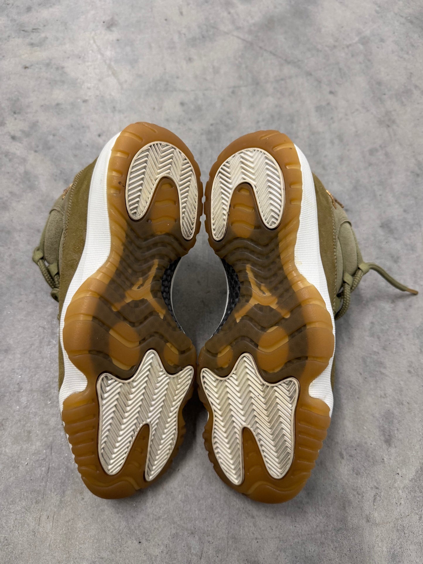 WMNS JORDAN 11 “ Olive Lux “