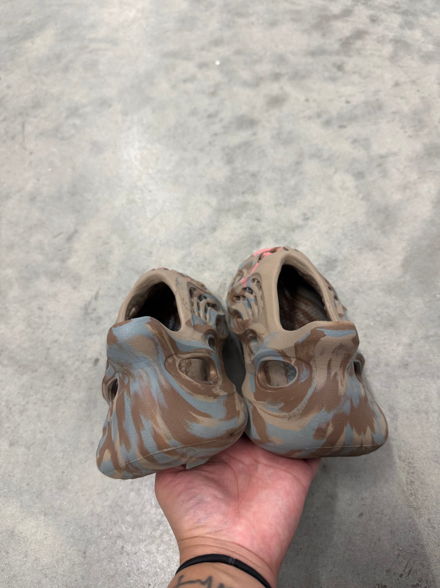 ADIDAS YEEZY FOAM RUNNER “ MX SAND GREY “