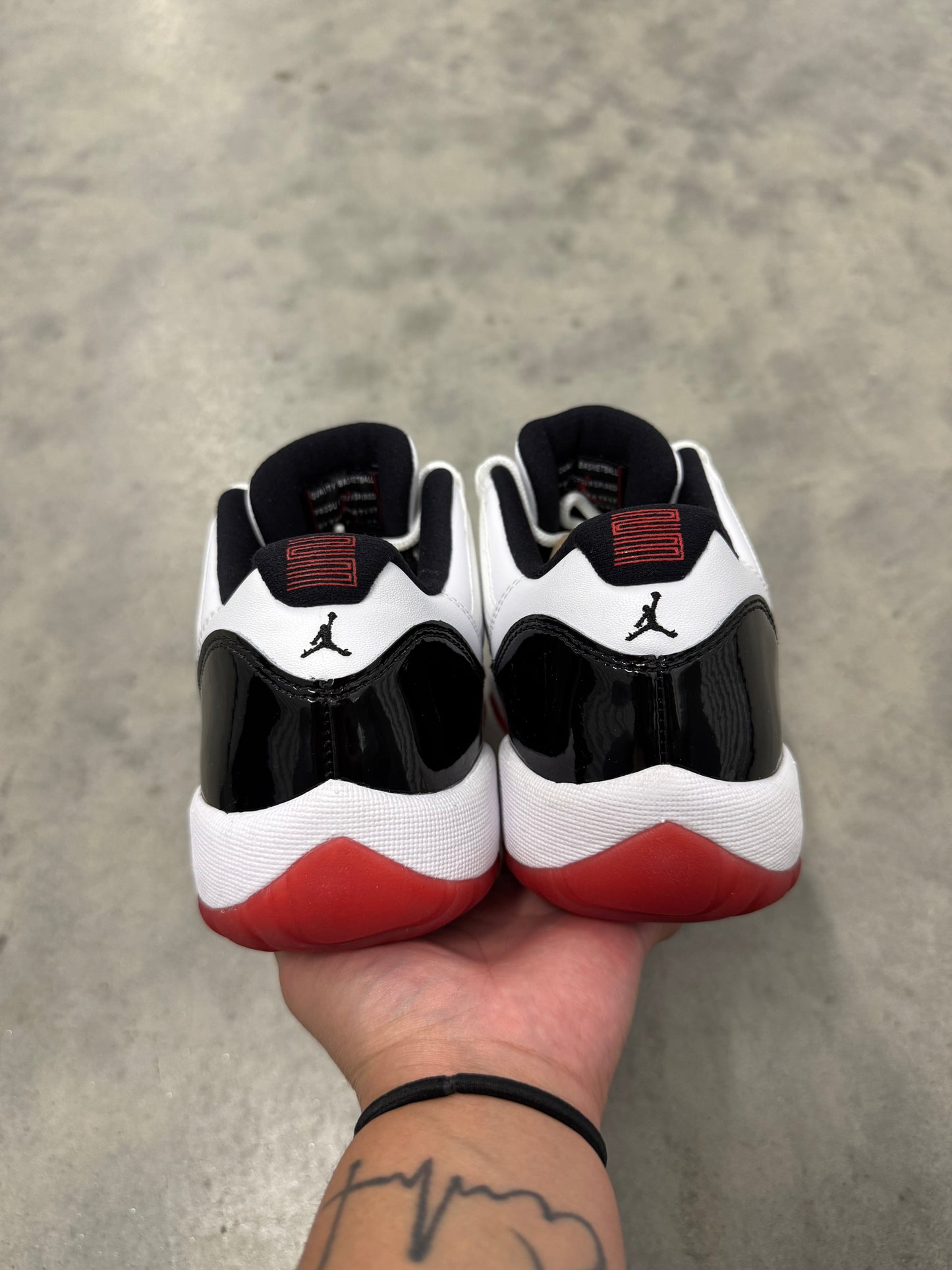 JORDAN 11 LOW “ Concord Bred “