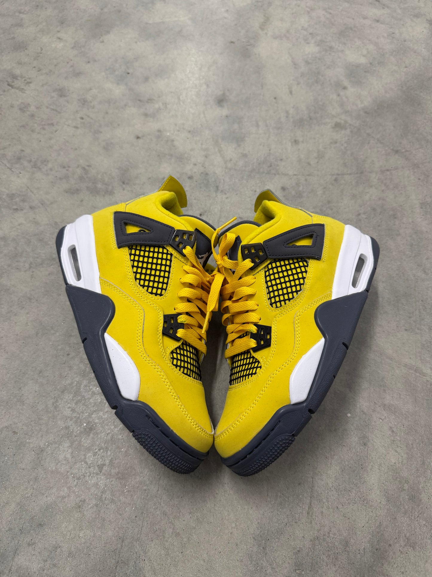 JORDAN 4 “ Lighting “