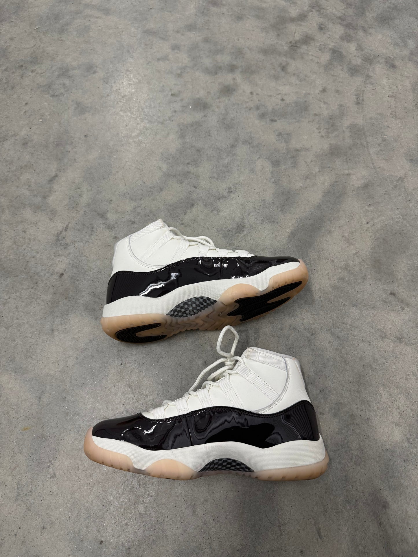 JORDAN 11 “ Neapolitan “