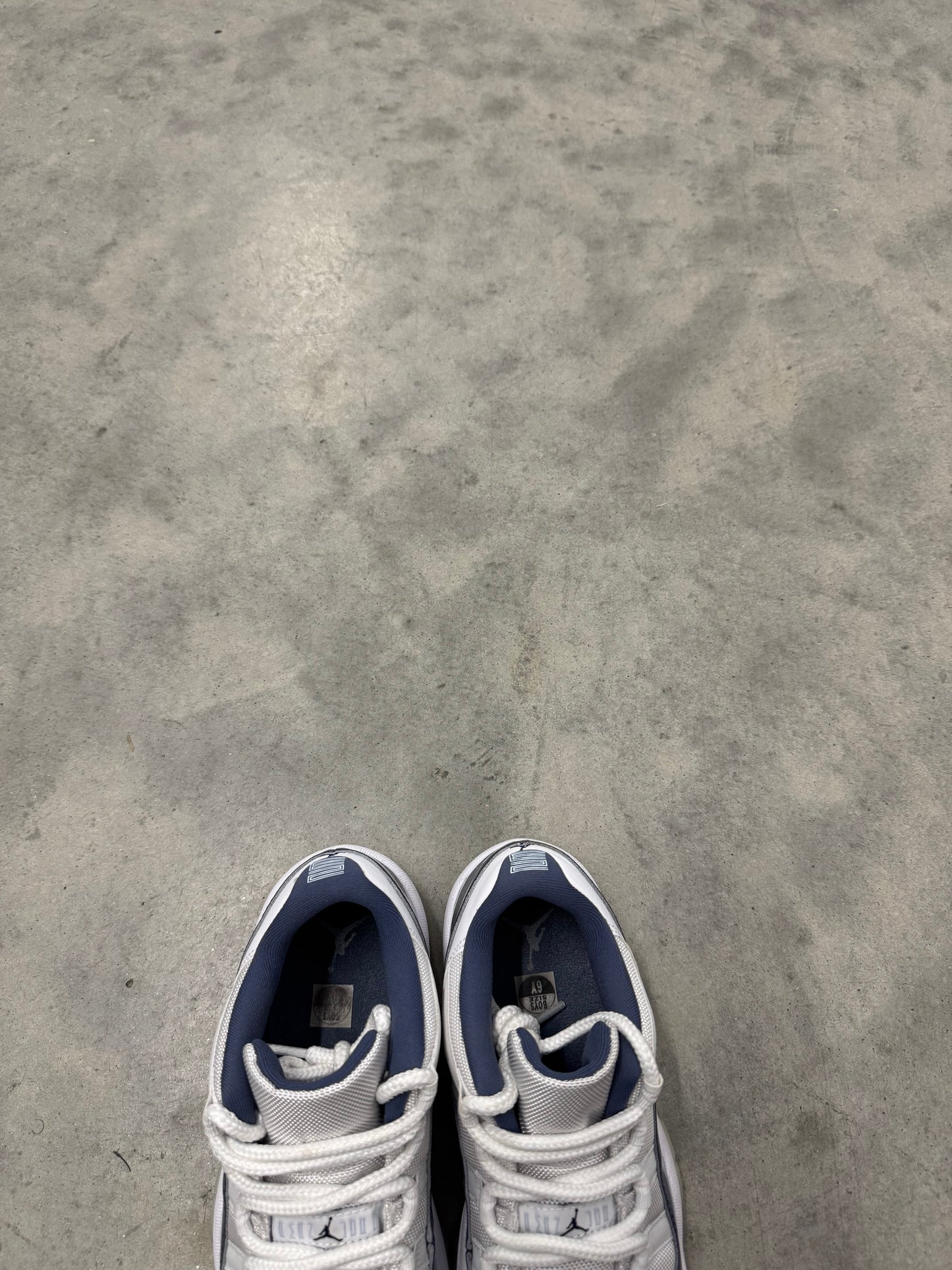 JORDAN 11 LOW “ Diffused Blue “