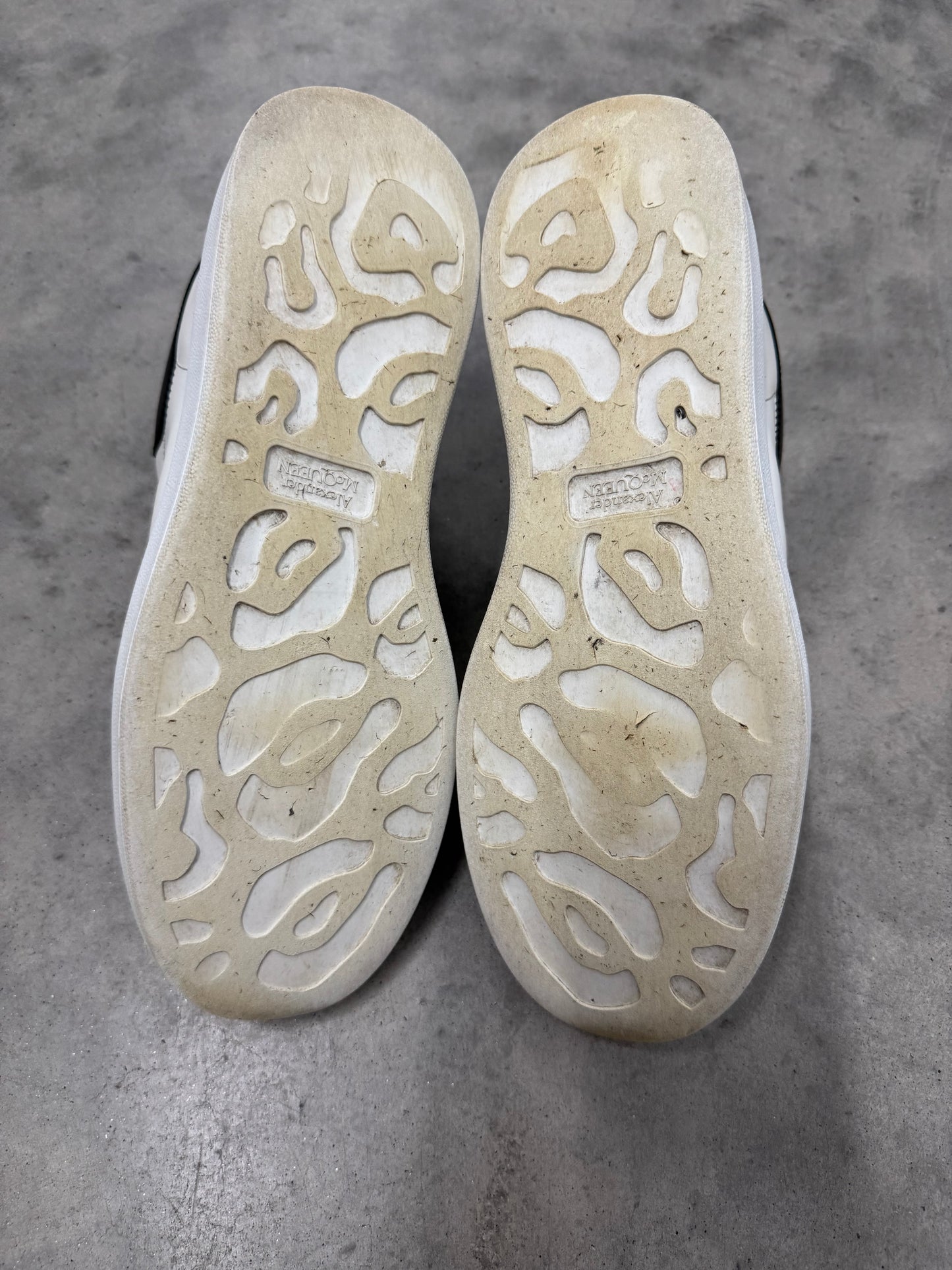 ALEXANDER MCQUEEN OVERSIZED SNEAKERS “ White Black “