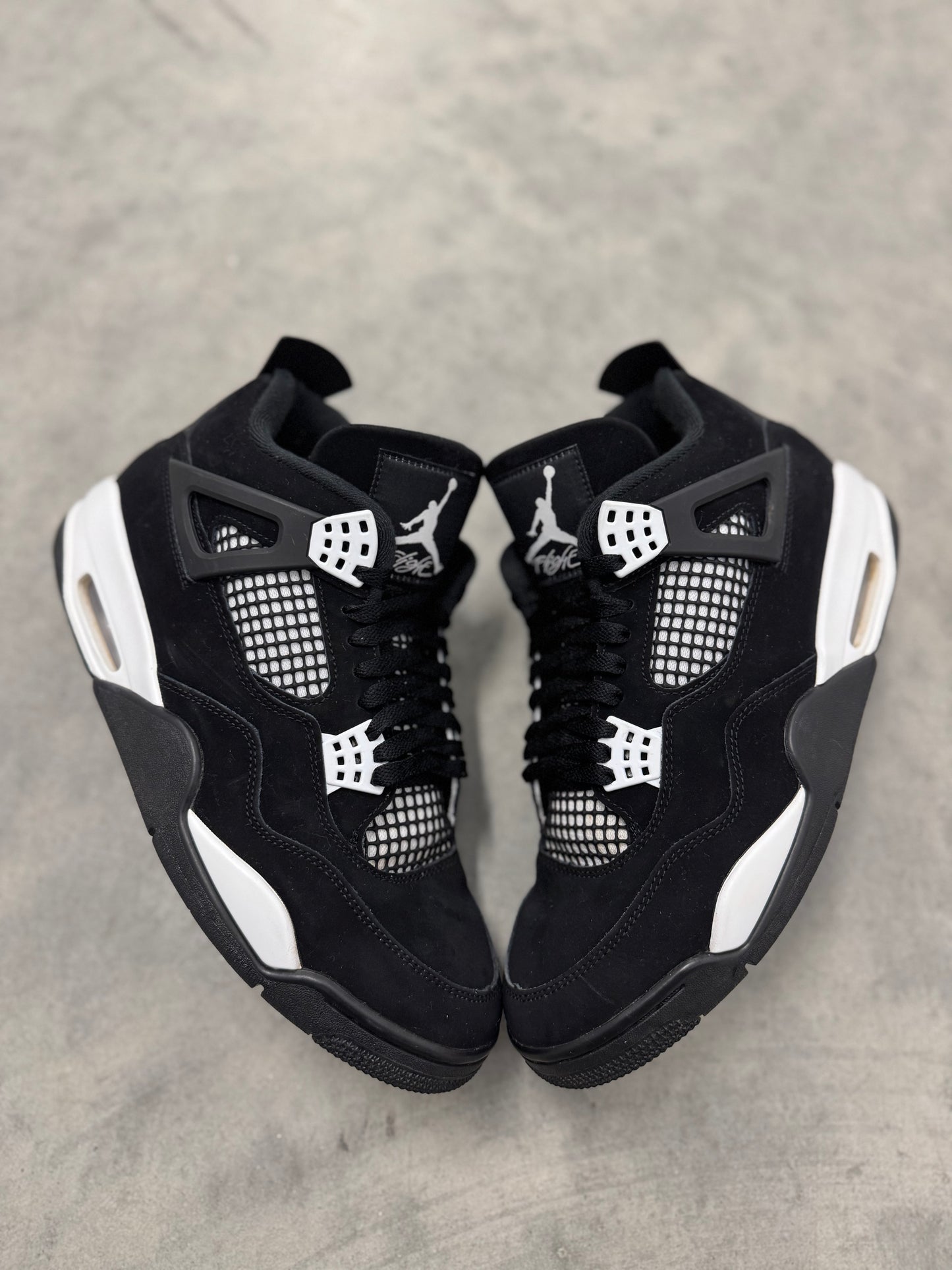 JORDAN 4 “ White Thunder “