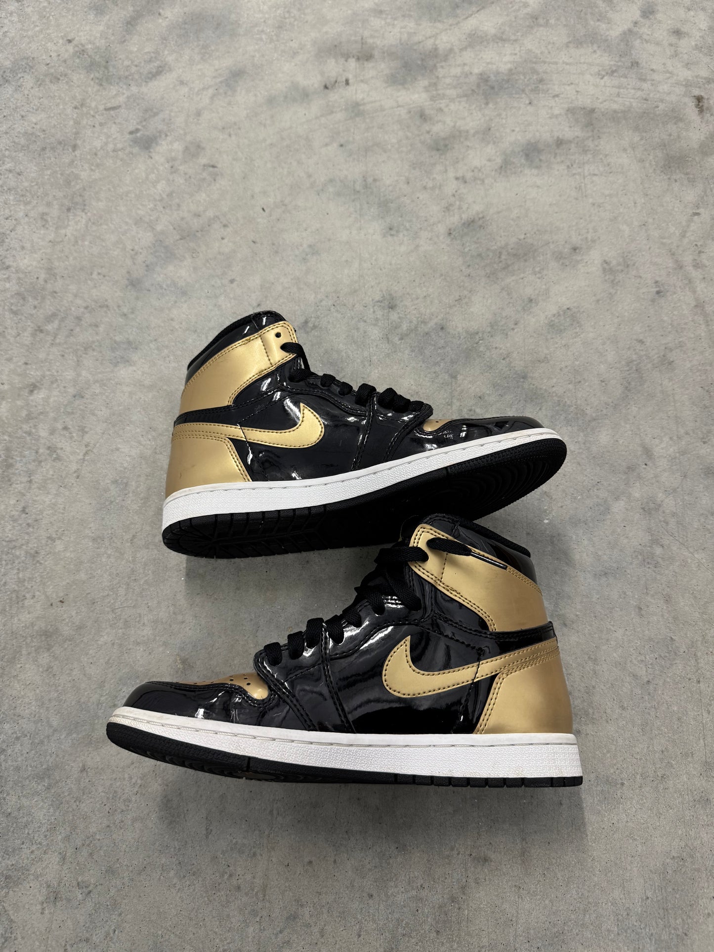 JORDAN 1 “ Gold Toe “