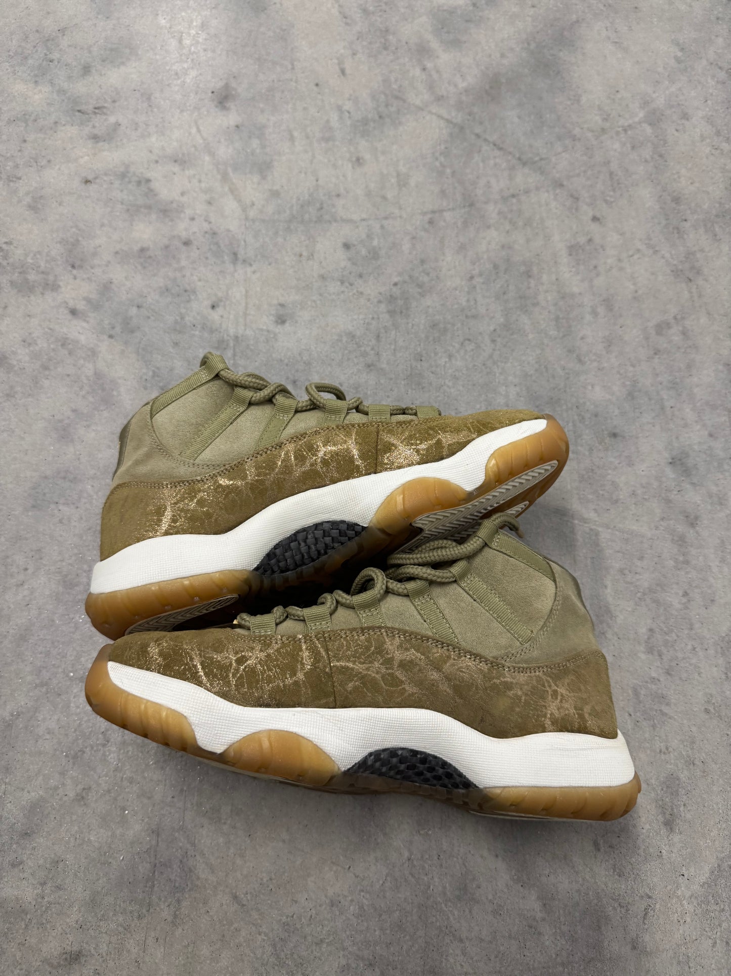 WMNS JORDAN 11 “ Olive Lux “
