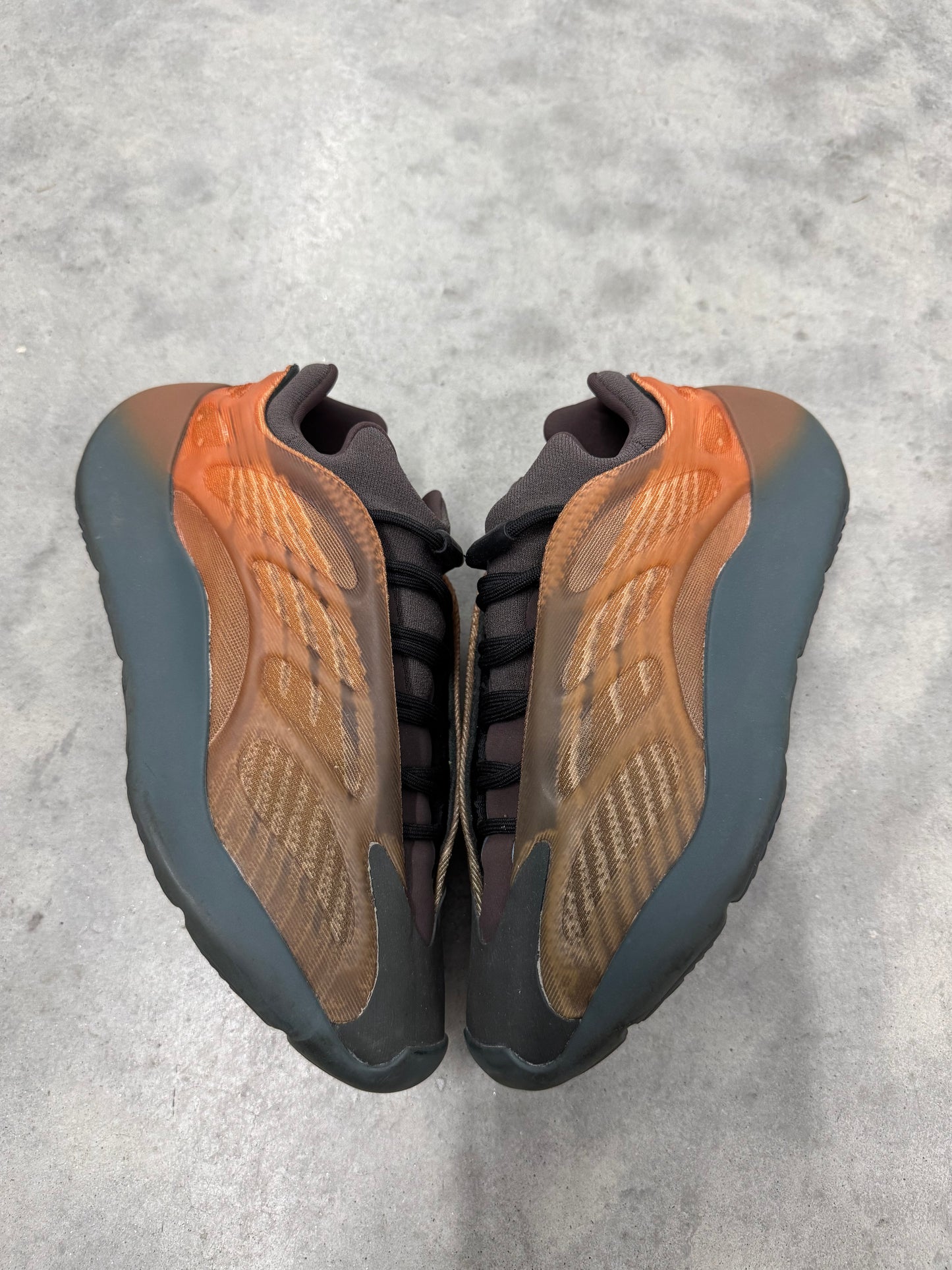 YEEZY 700 V3 “ Copper Fade “