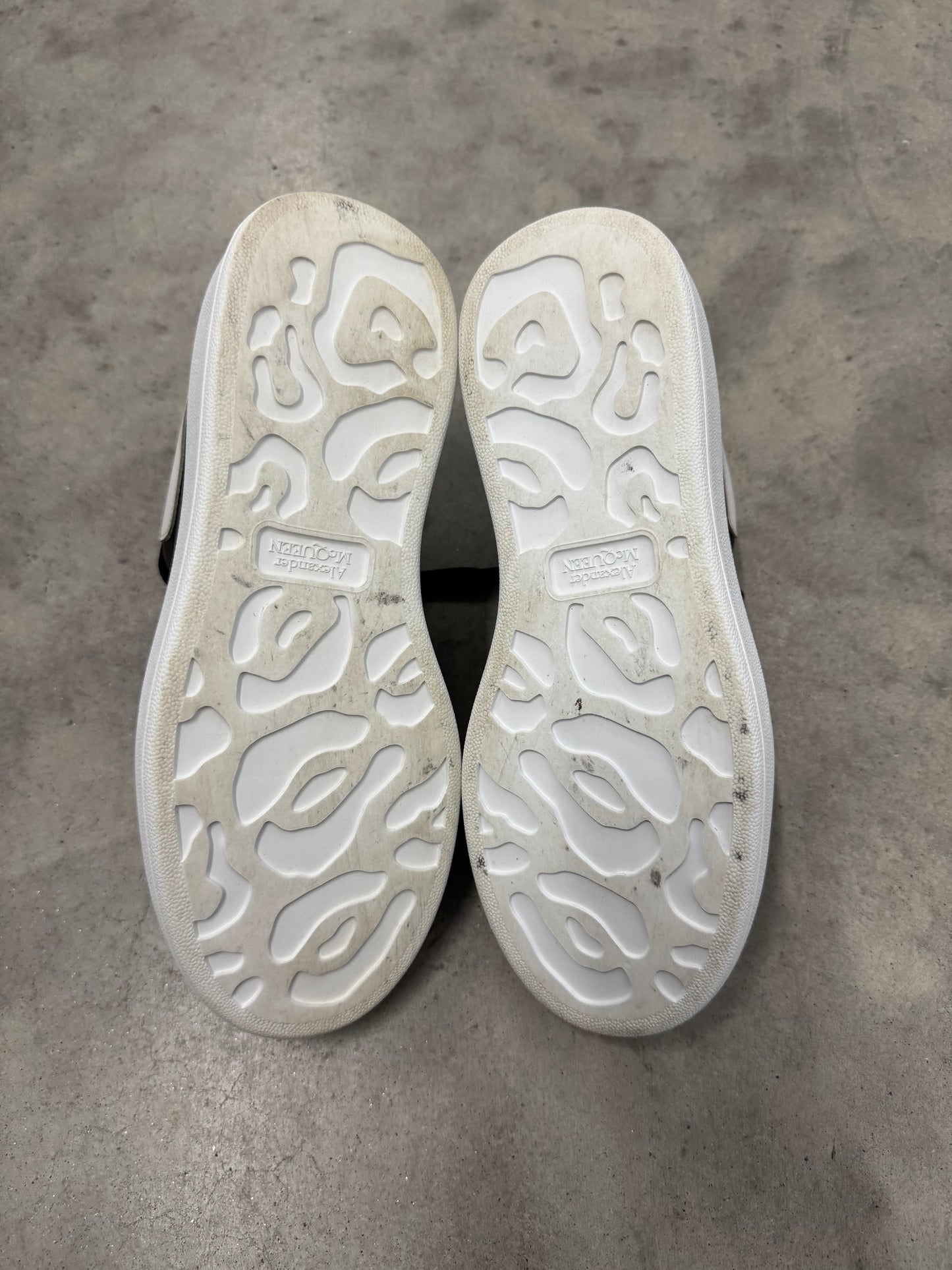 ALEXANDER MCQUEEN OVERSIZED SNEAKER “ Black White “