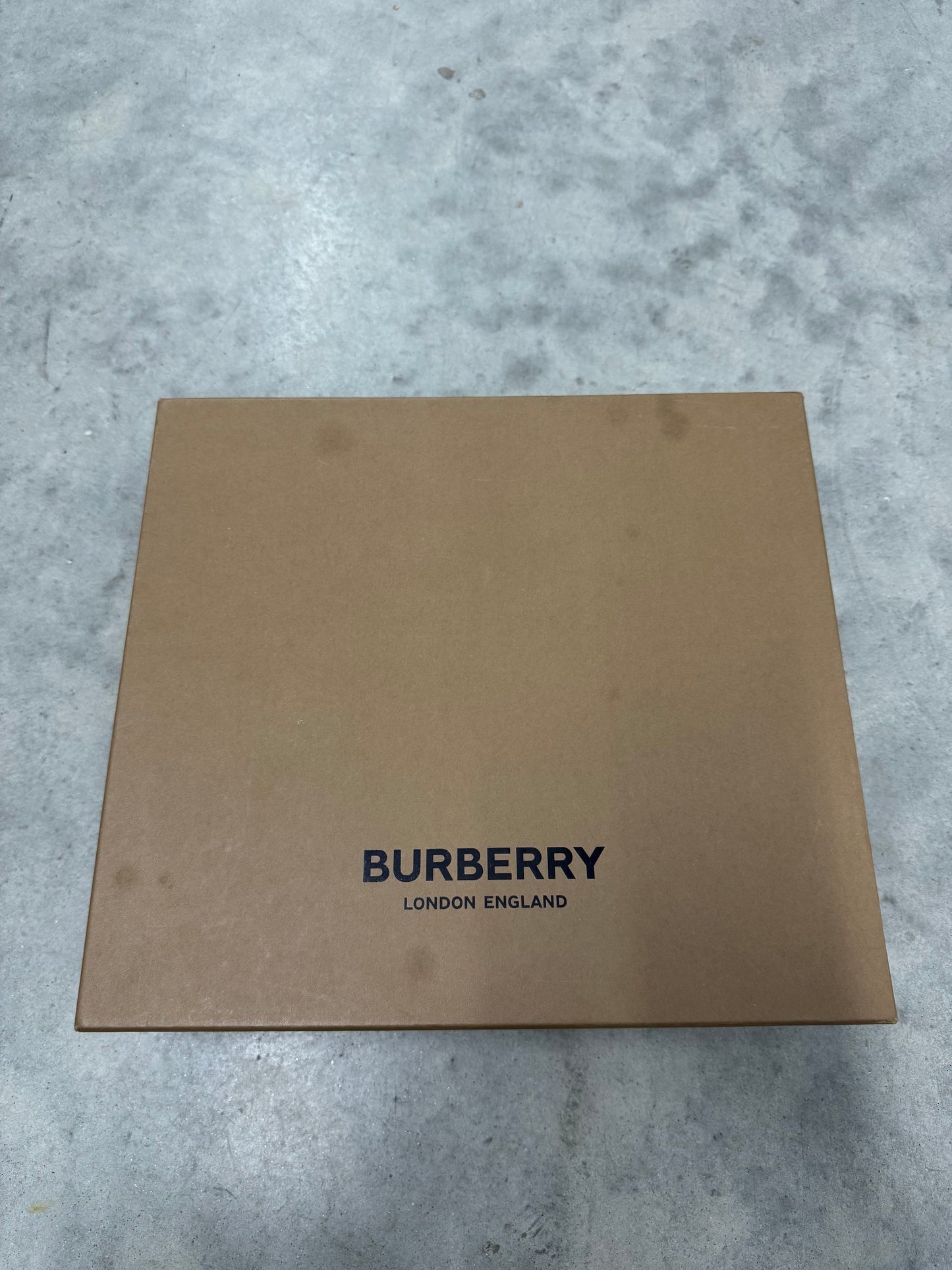 BURBERRY ARTHUR “ Dark Mocha “