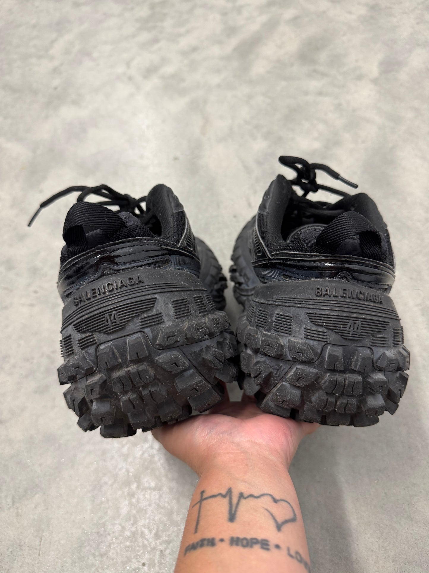 BALENCIAGA DEFENDER SNEAKER “ Worn Out - Black “