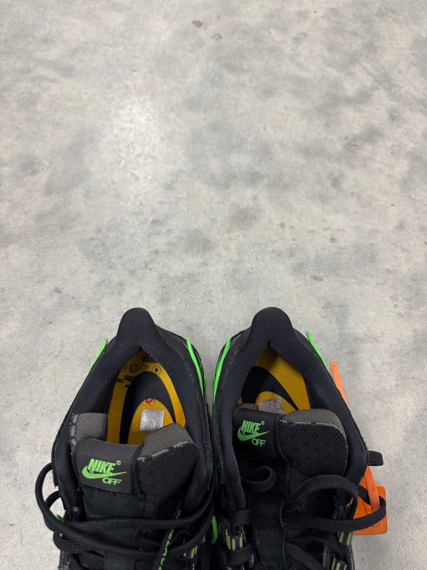 OFF-WHITE NIKE AIR RUBBER DUNK LOW “ Green Strike “