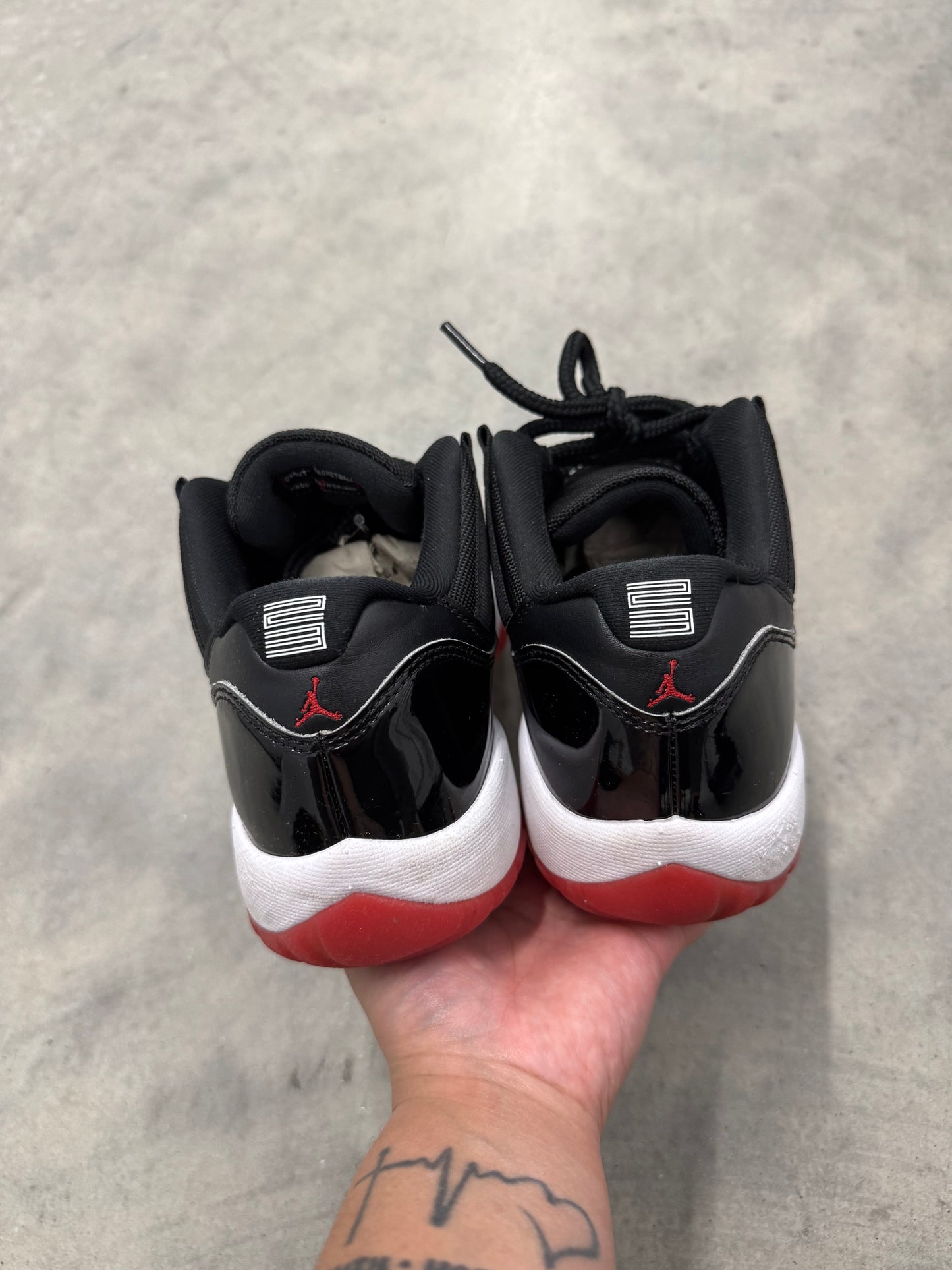 JORDAN 11 LOW “ Bred “