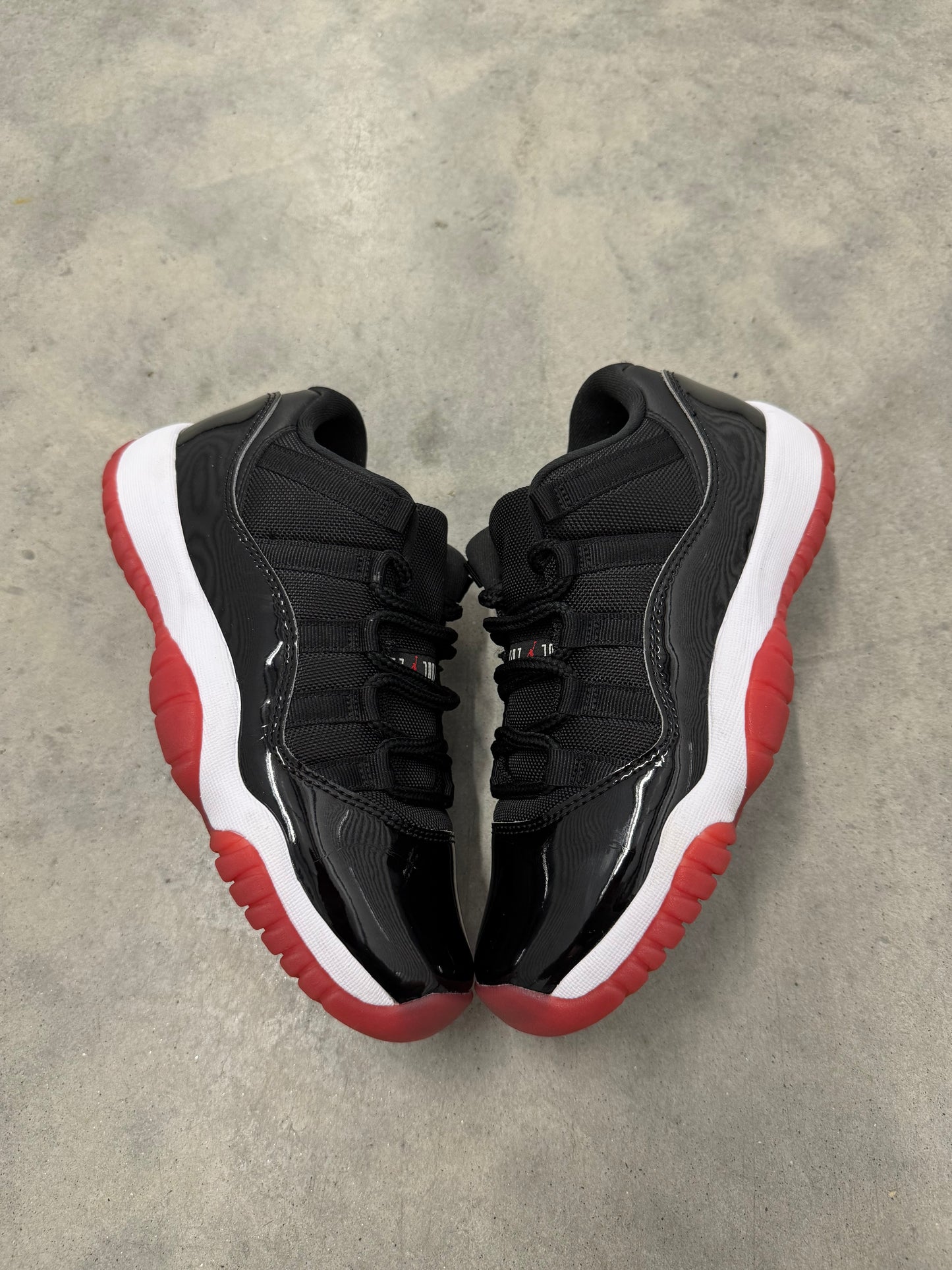 JORDAN 11 LOW “ Bred “