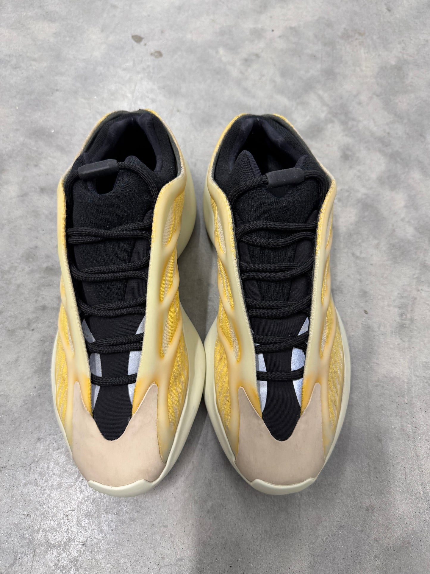 YEEZY 700 V3 “ Mono Safflower “