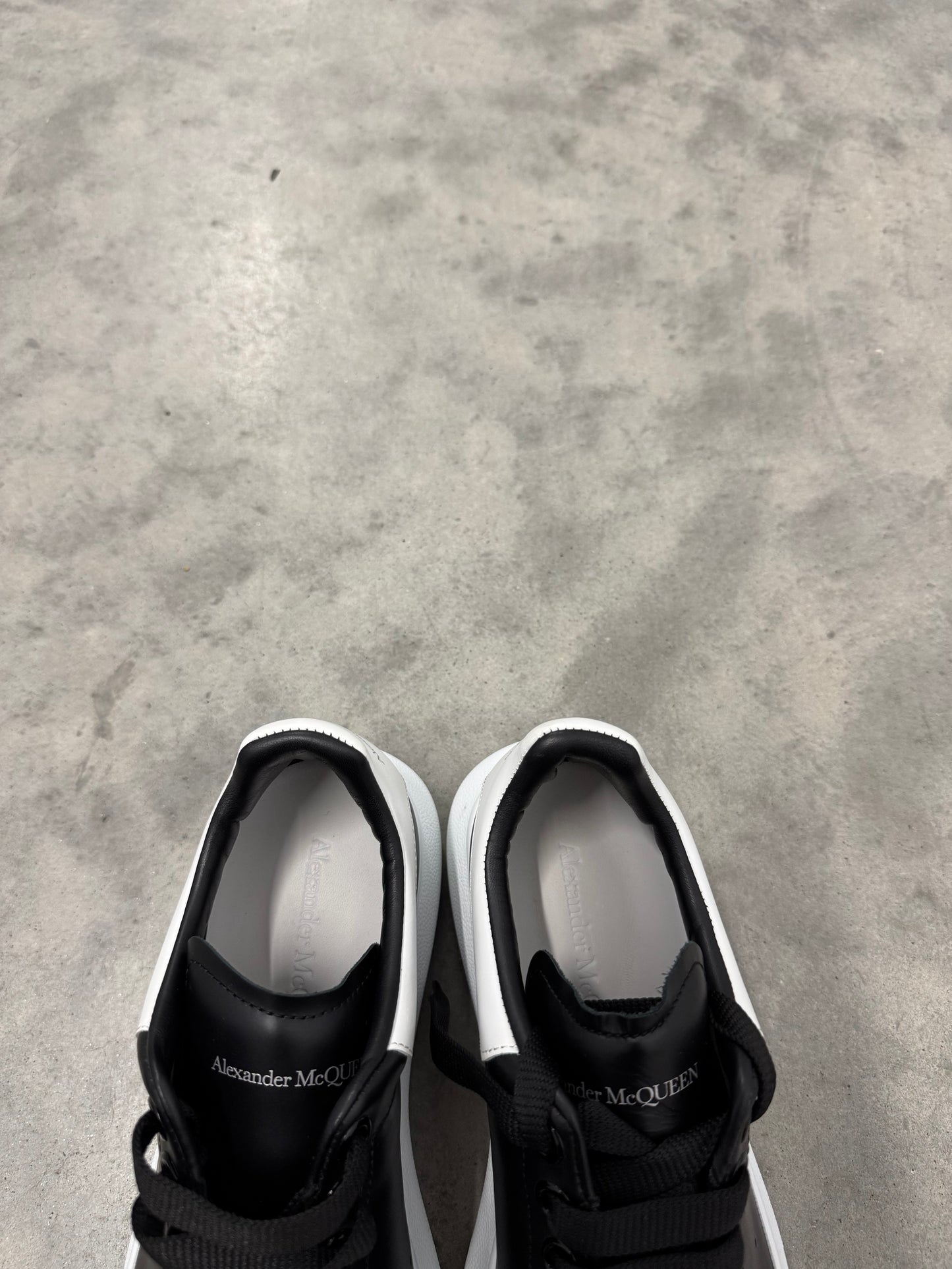 ALEXANDER MCQUEEN OVERSIZED SNEAKER “ Black White “