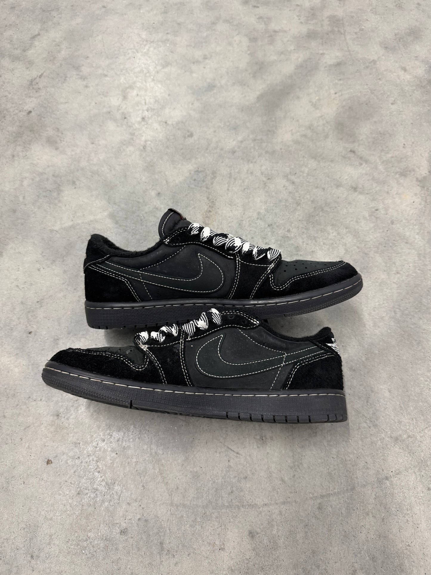 TRAVIS SCOTT JORDAN 1 LOW “ Black Phantom “