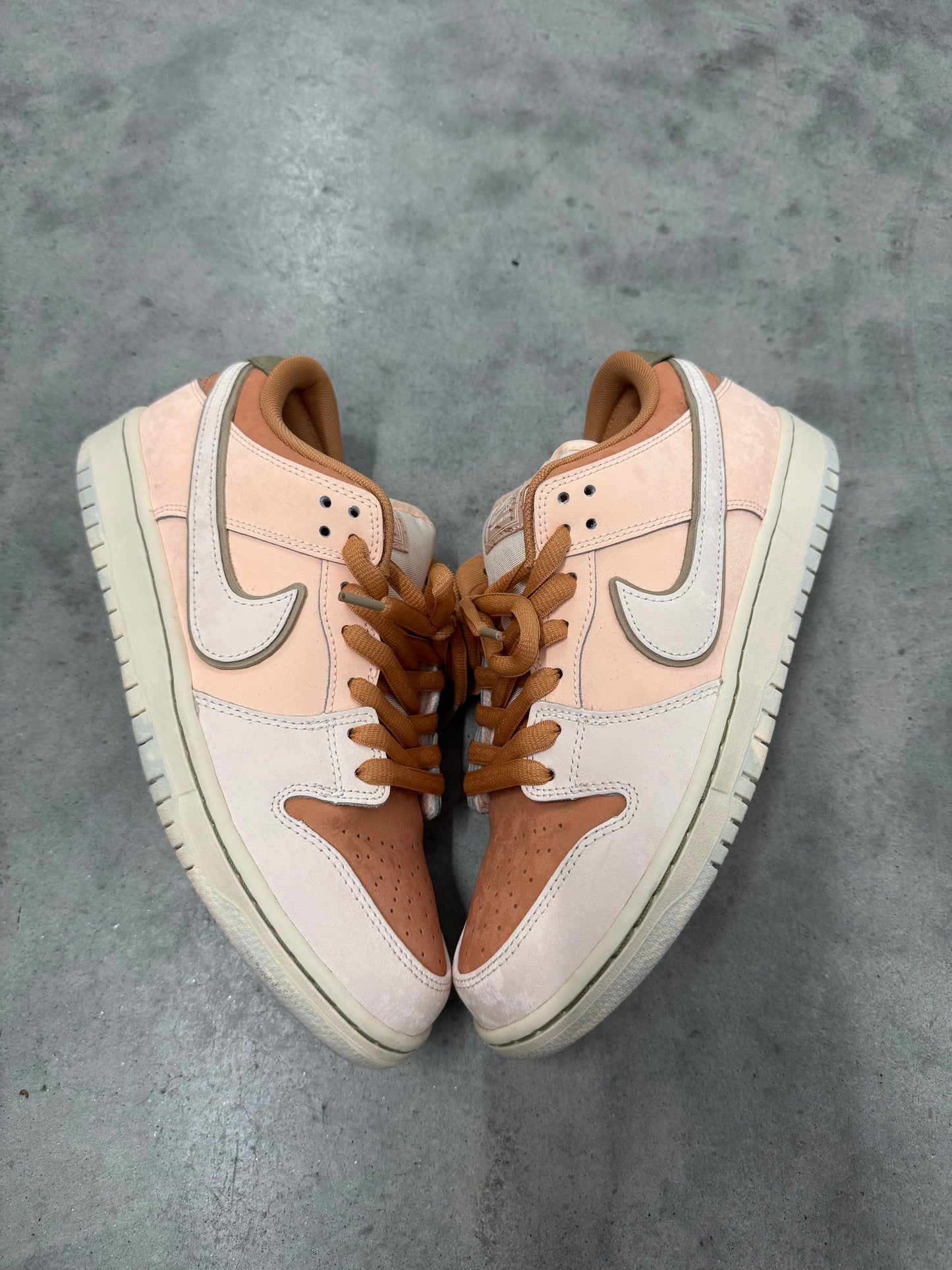 NIKE SB DUNK LOW “ Trocadéro Gardens “