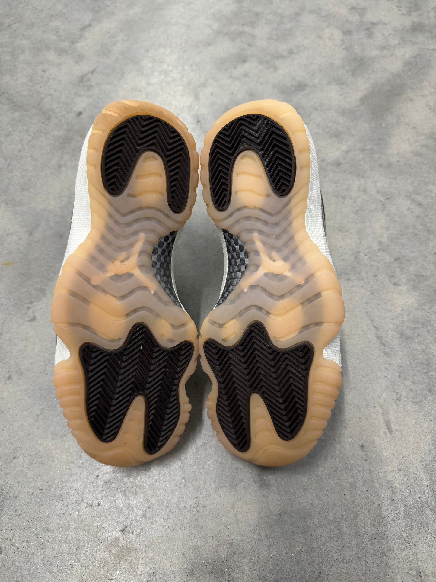JORDAN 11 “ Neapolitan “
