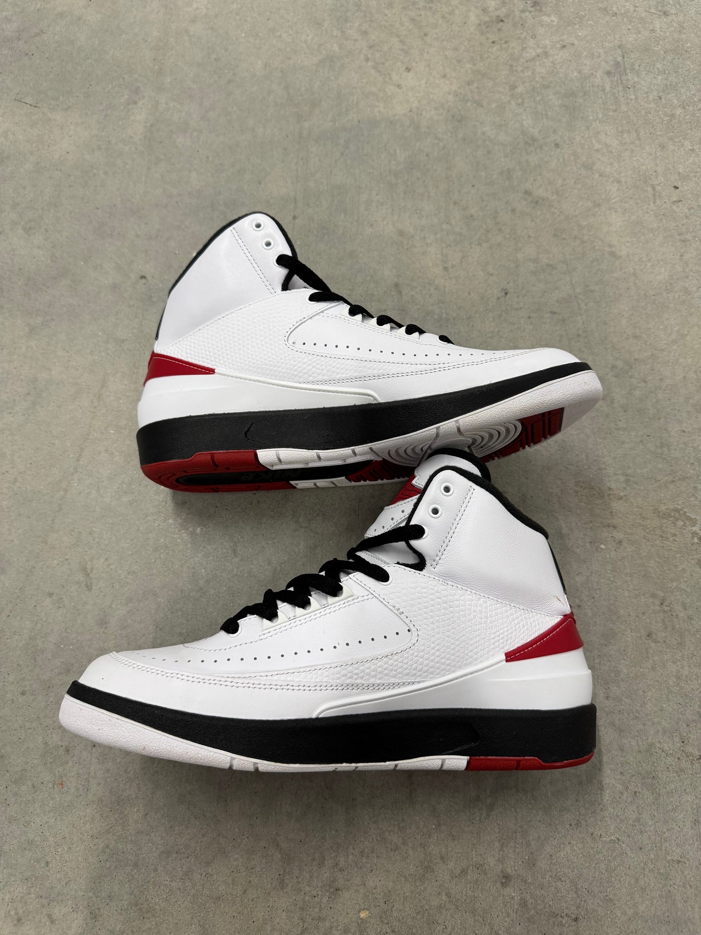 JORDAN 2 “ Chicago “