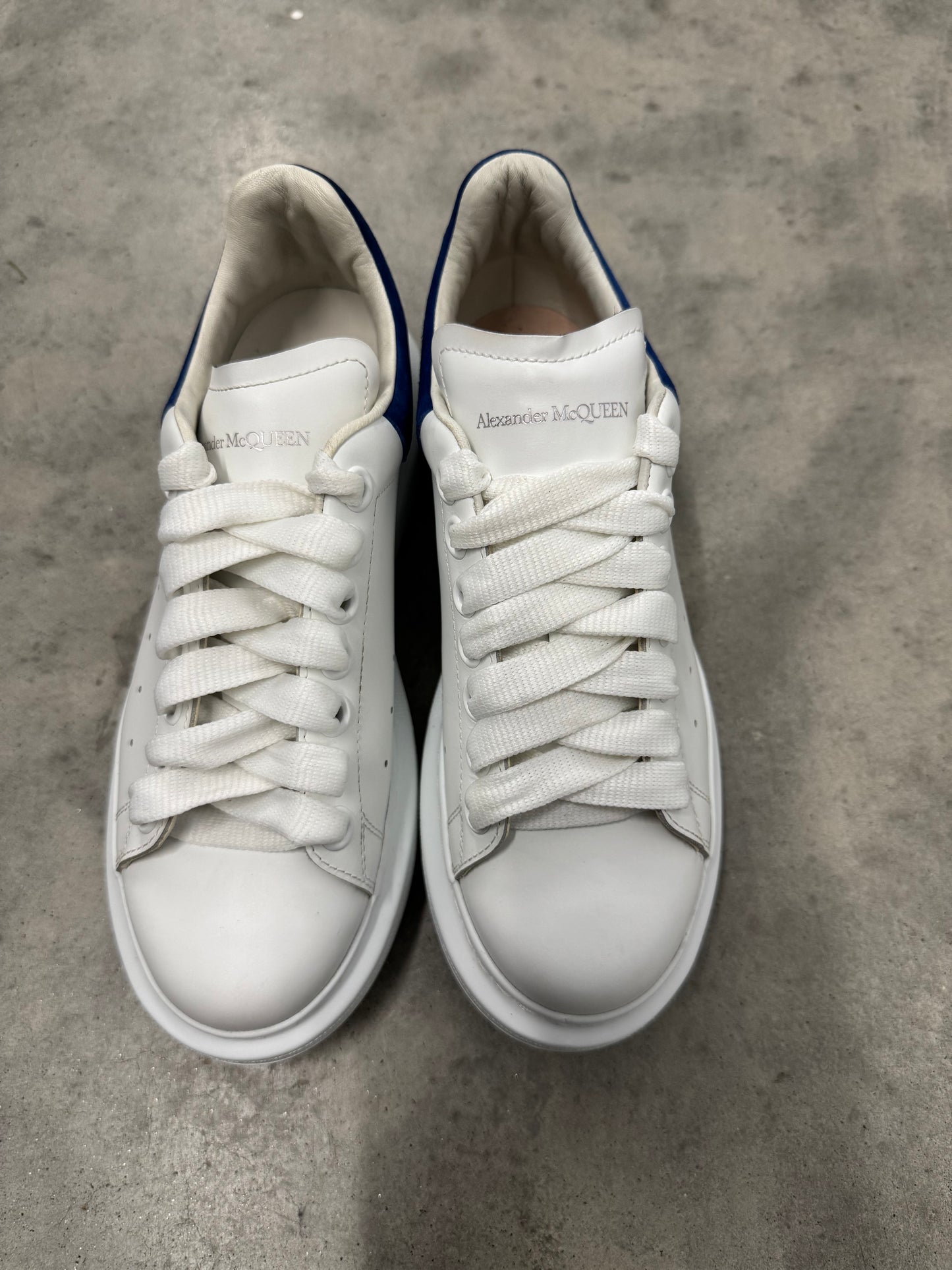 ALEXANDER MCQUEEN OVERSIZED SNEAKER “ White Paris Blue “
