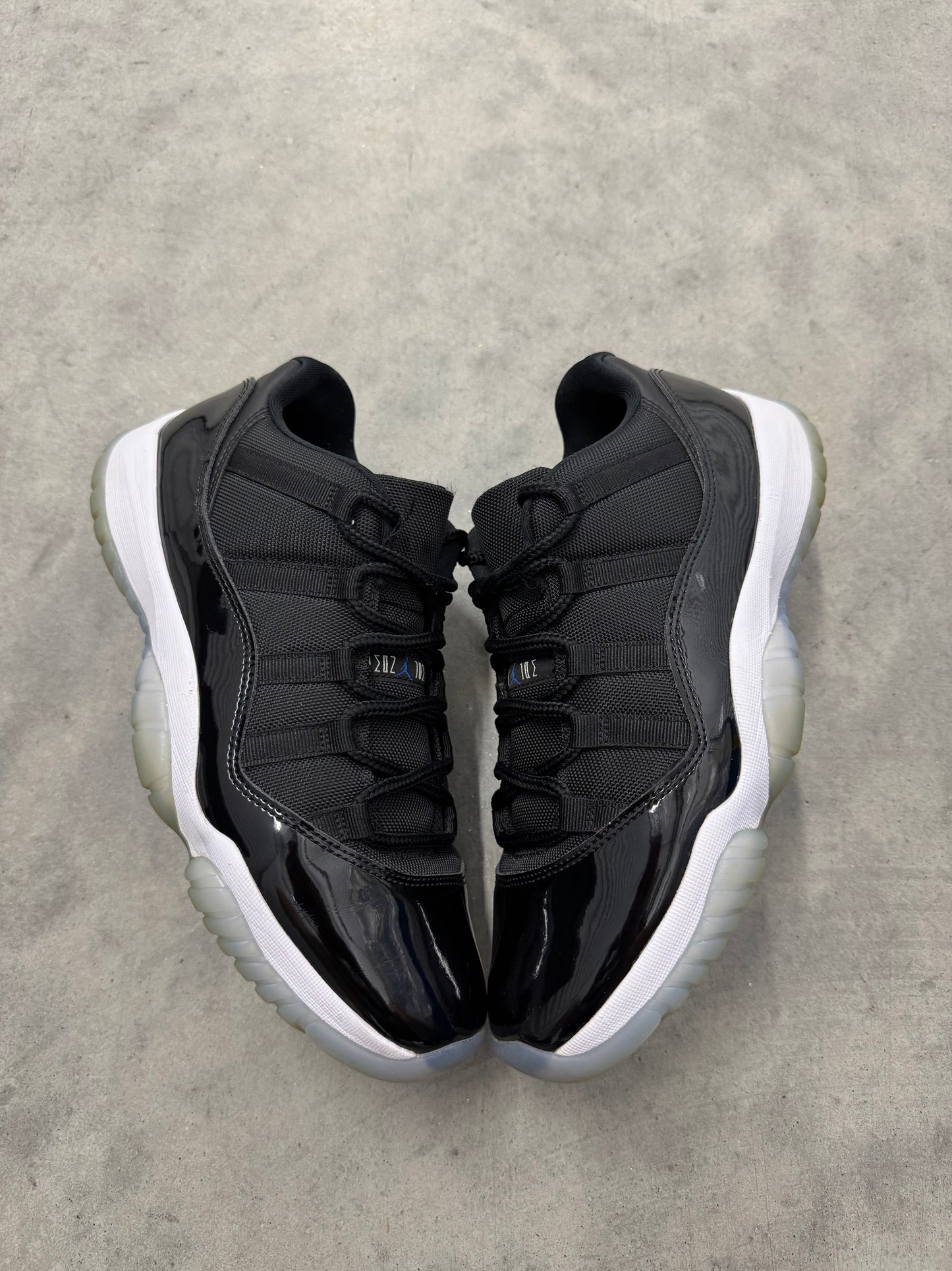 JORDAN 11 LOW “ Space Jam “
