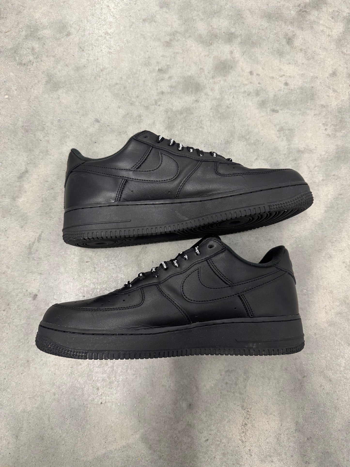 AIR FORCE SUPREME LOW “ Box-Logo Black “