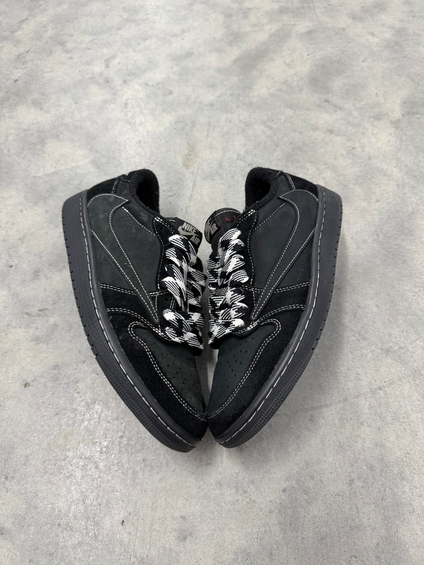 TRAVIS SCOTT JORDAN 1 LOW “ Black Phantom “