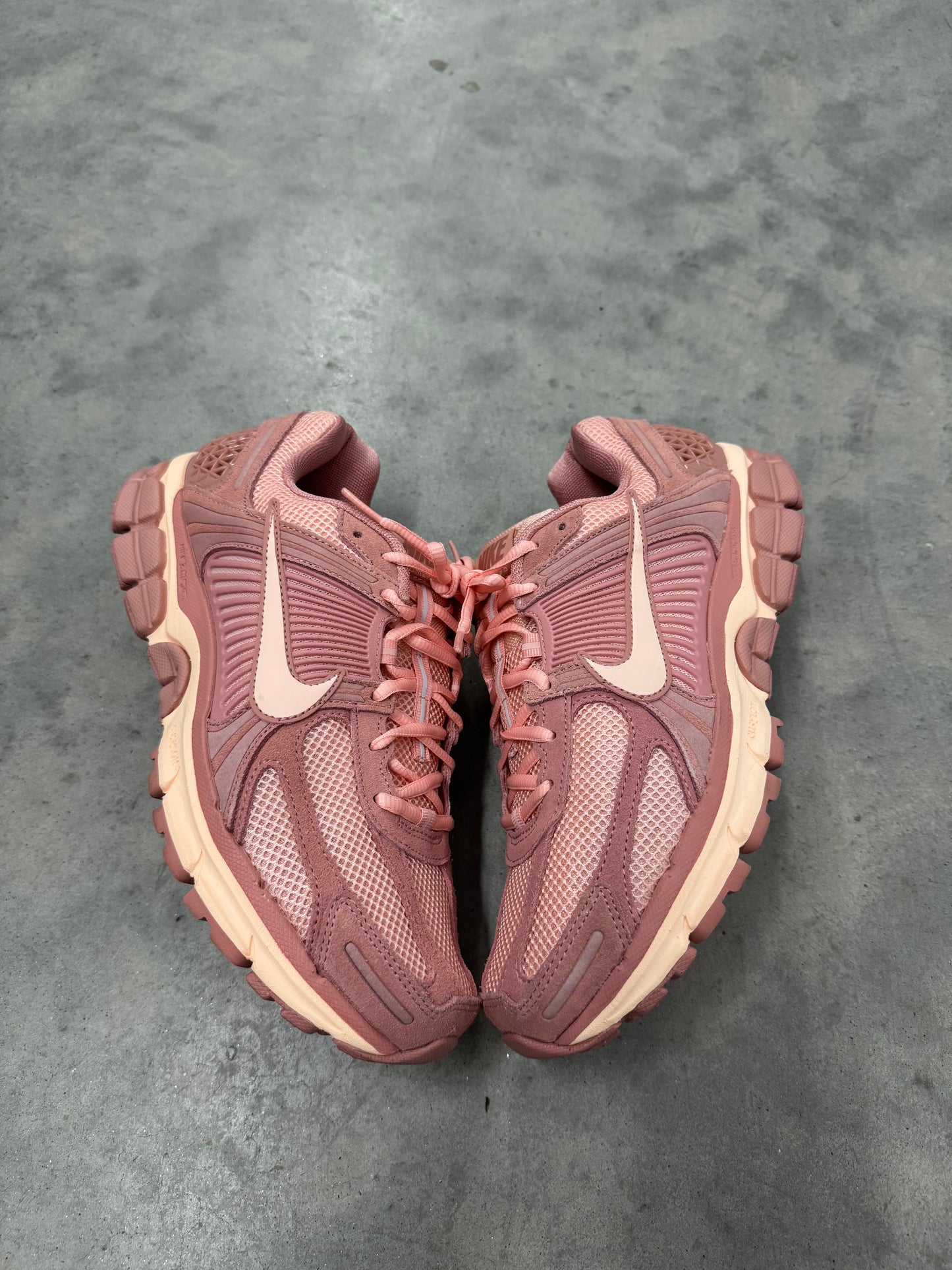 NIKE ZOOM VOMERO 5 “ Stardust “