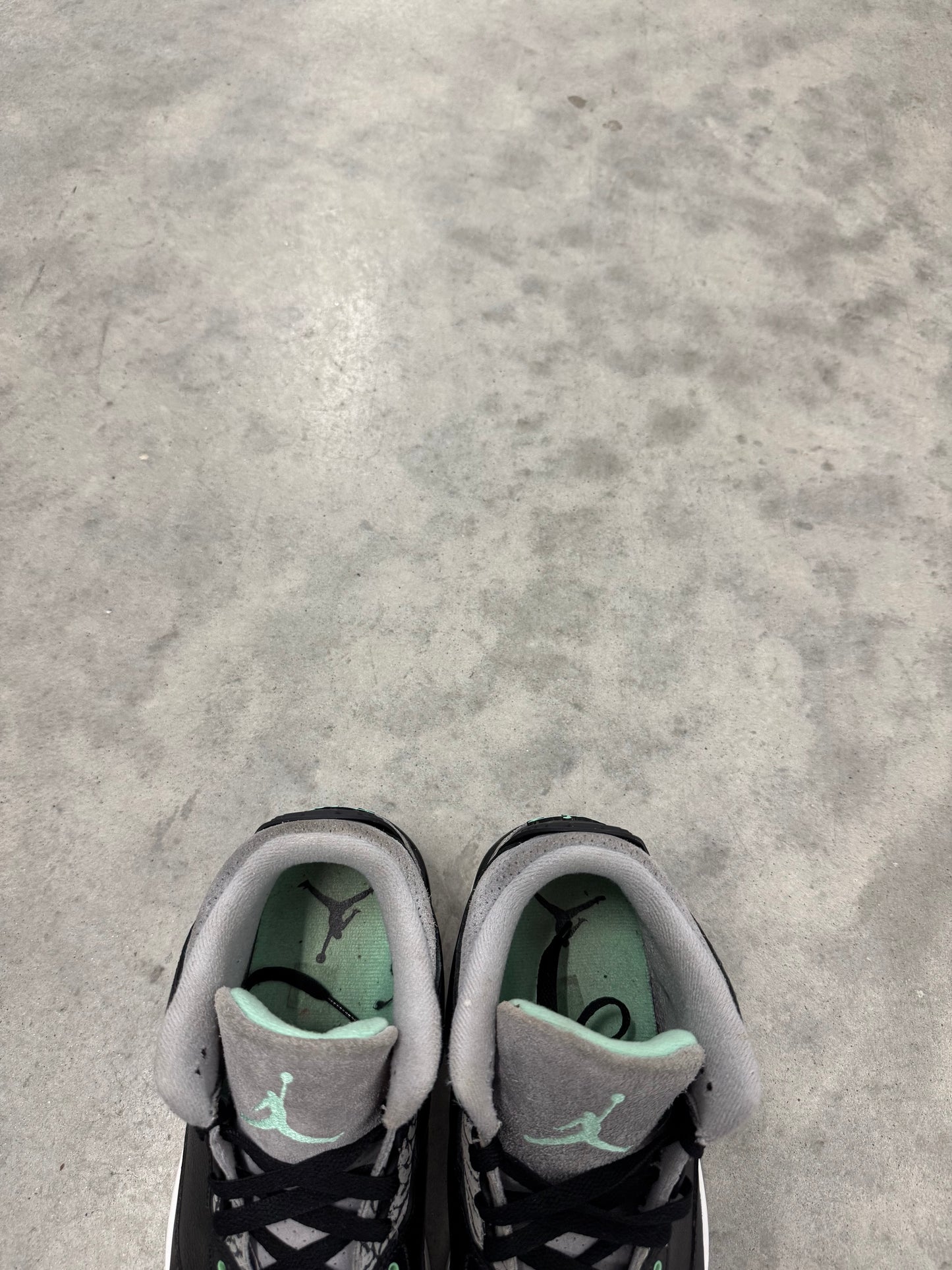 JORDAN 3 “ Green Glow “