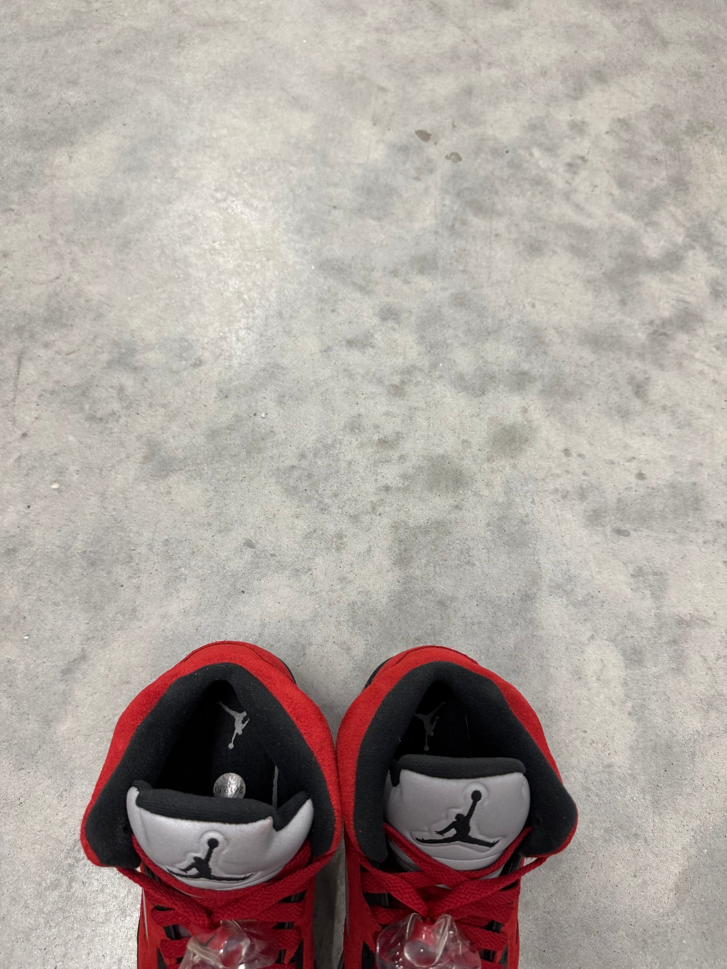 JORDAN 5 “ Raging Bull “