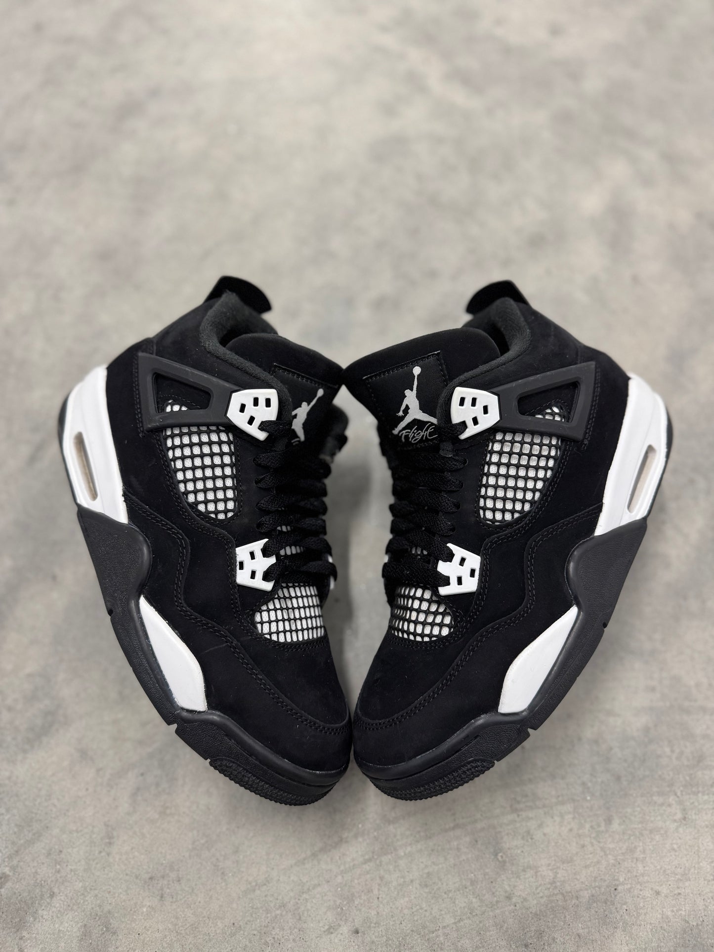 JORDAN 4 “ White Thunder “