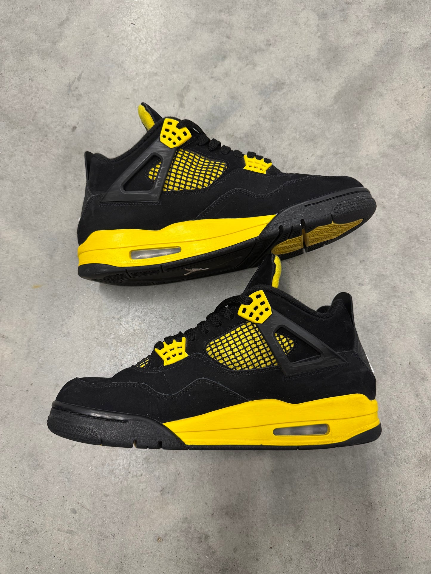JORDAN 4 “ Thunder “