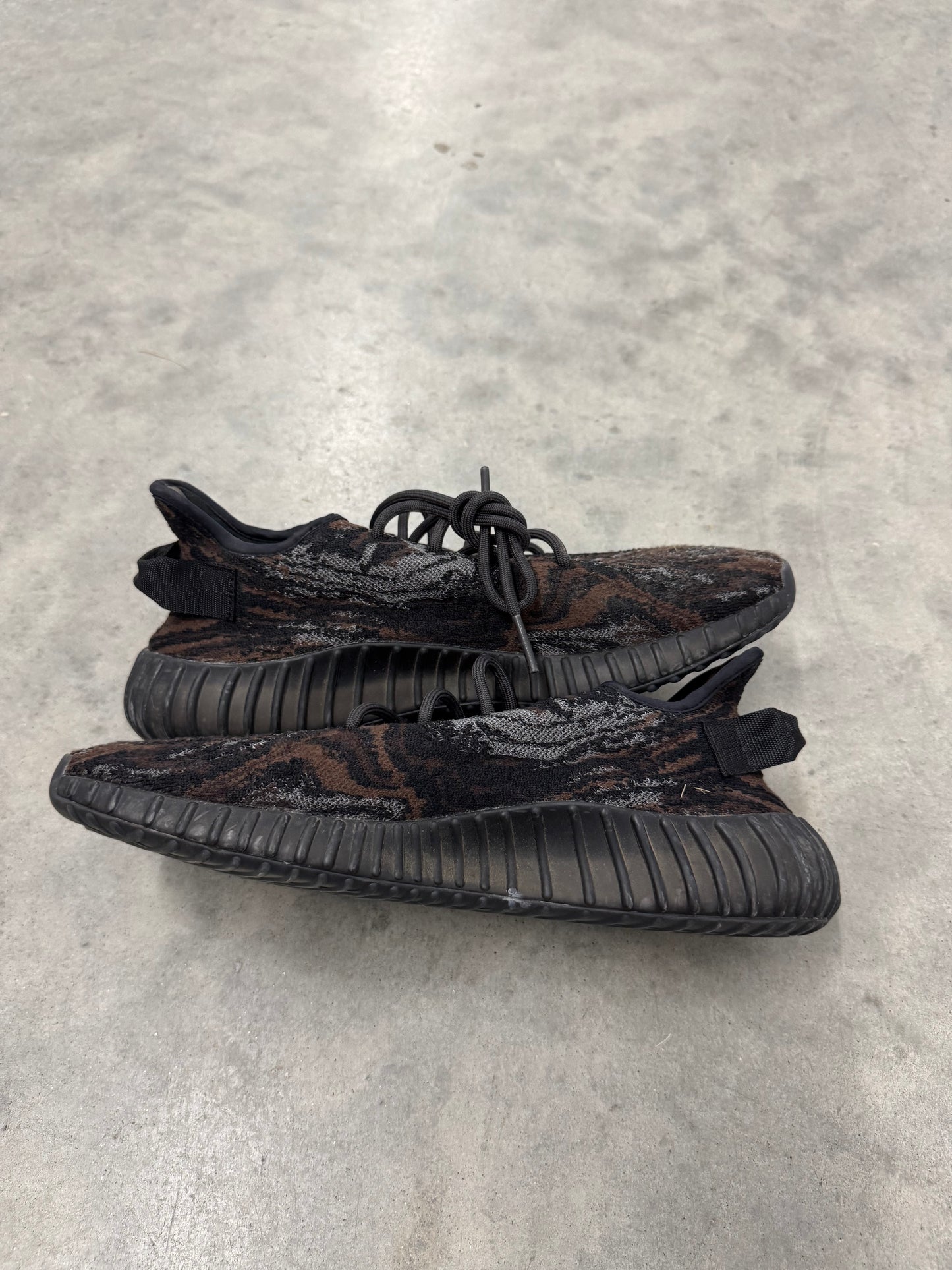 YEEZY BOOST 350 V2 “ Mx Rock “