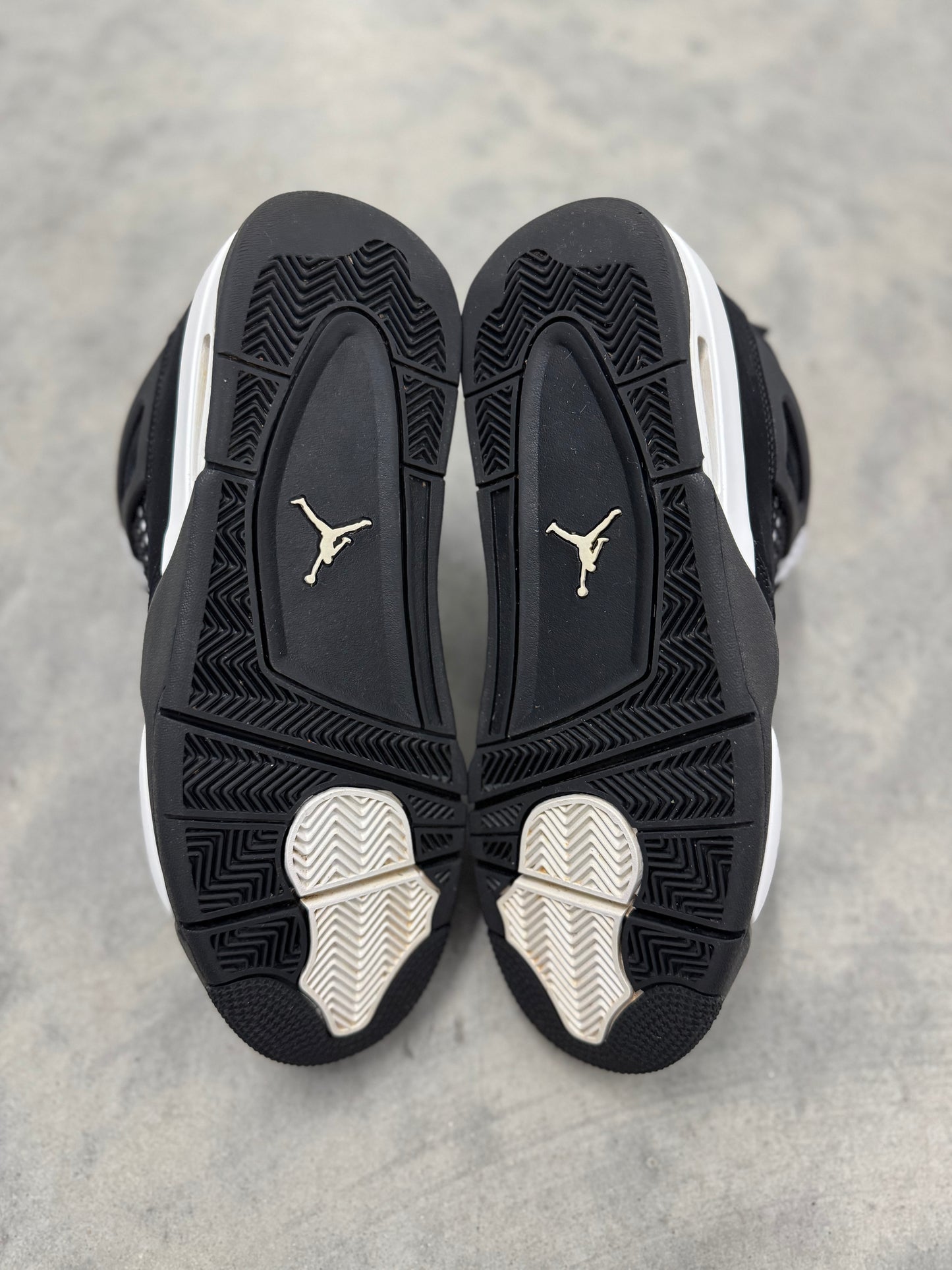 JORDAN 4 “ White Thunder “