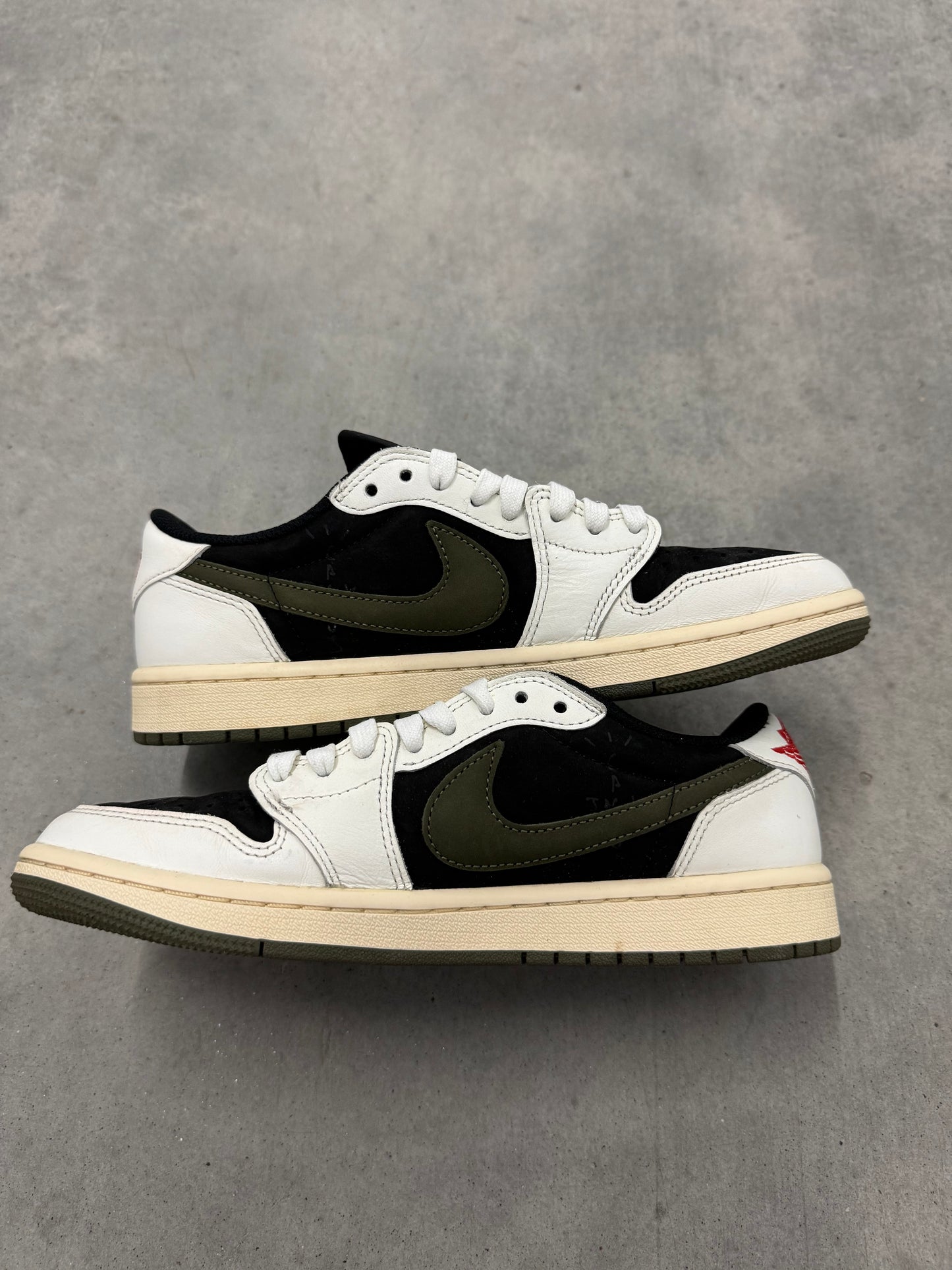 TRAVIS SCOTT JORDAN 1 LOW “ Olive “