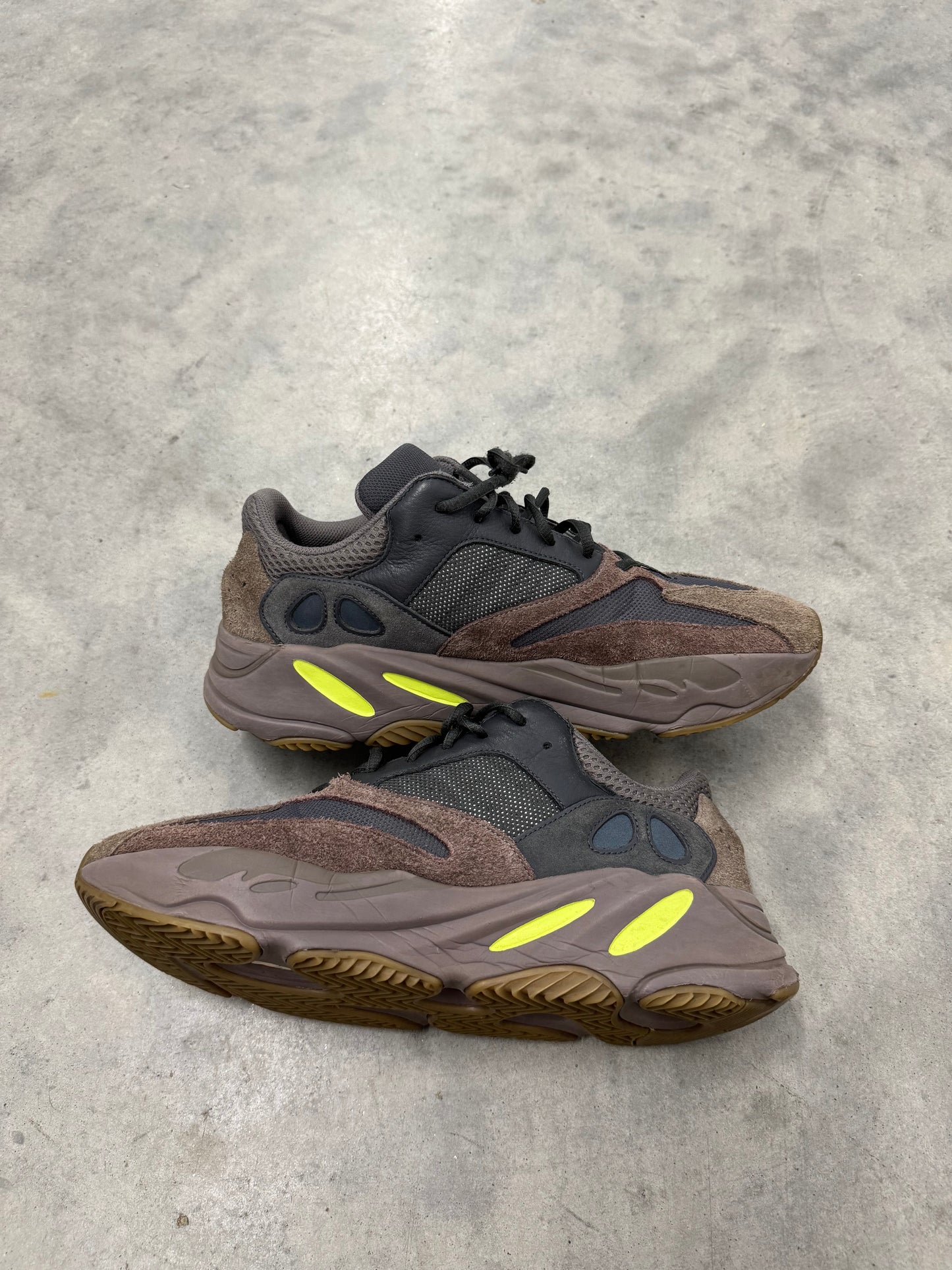 YEEZY BOOST 700 “ Mauve “