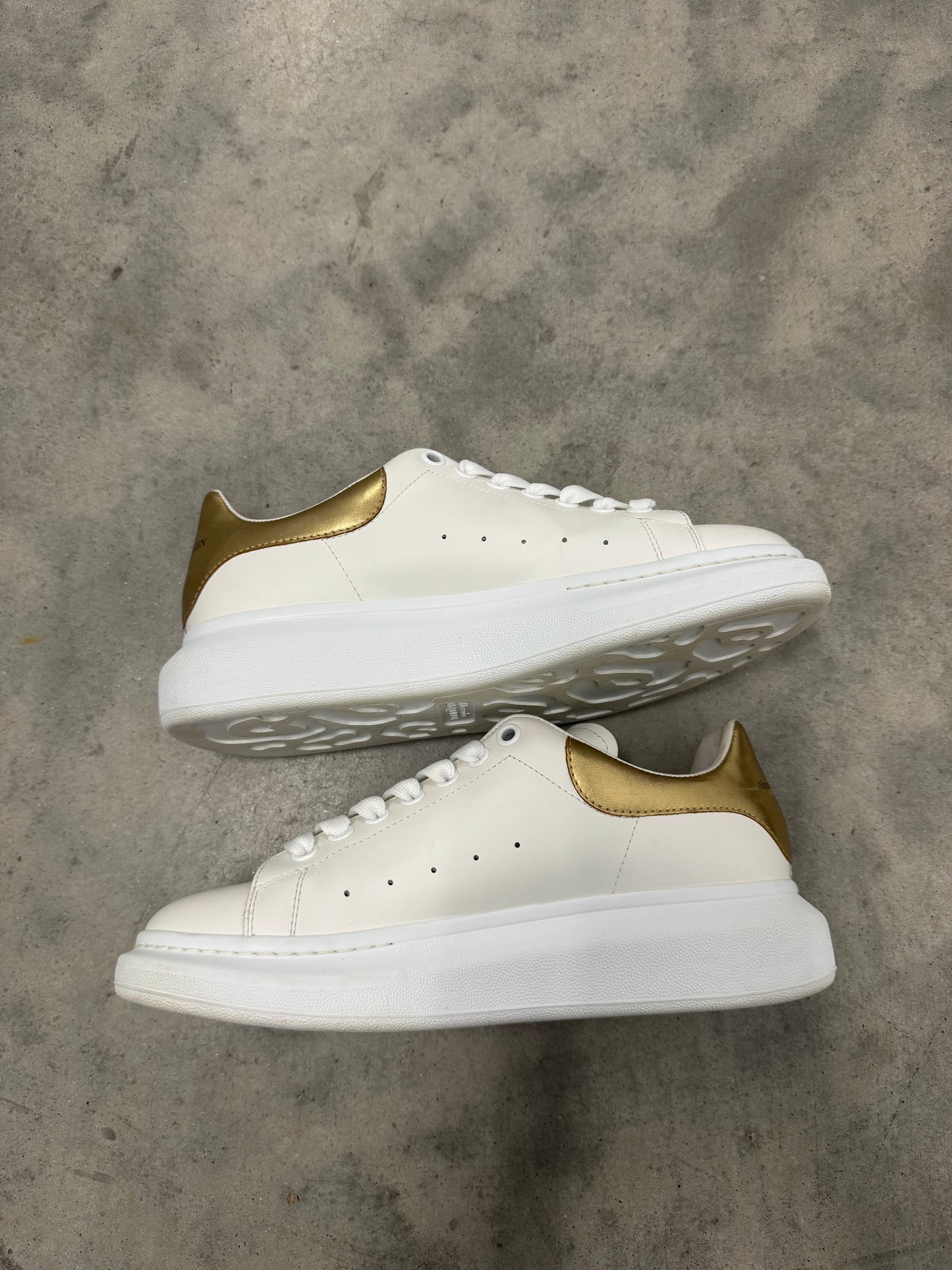 ALEXANDER MCQUEEN OVERSIZED SNEAKER “ White Gold “