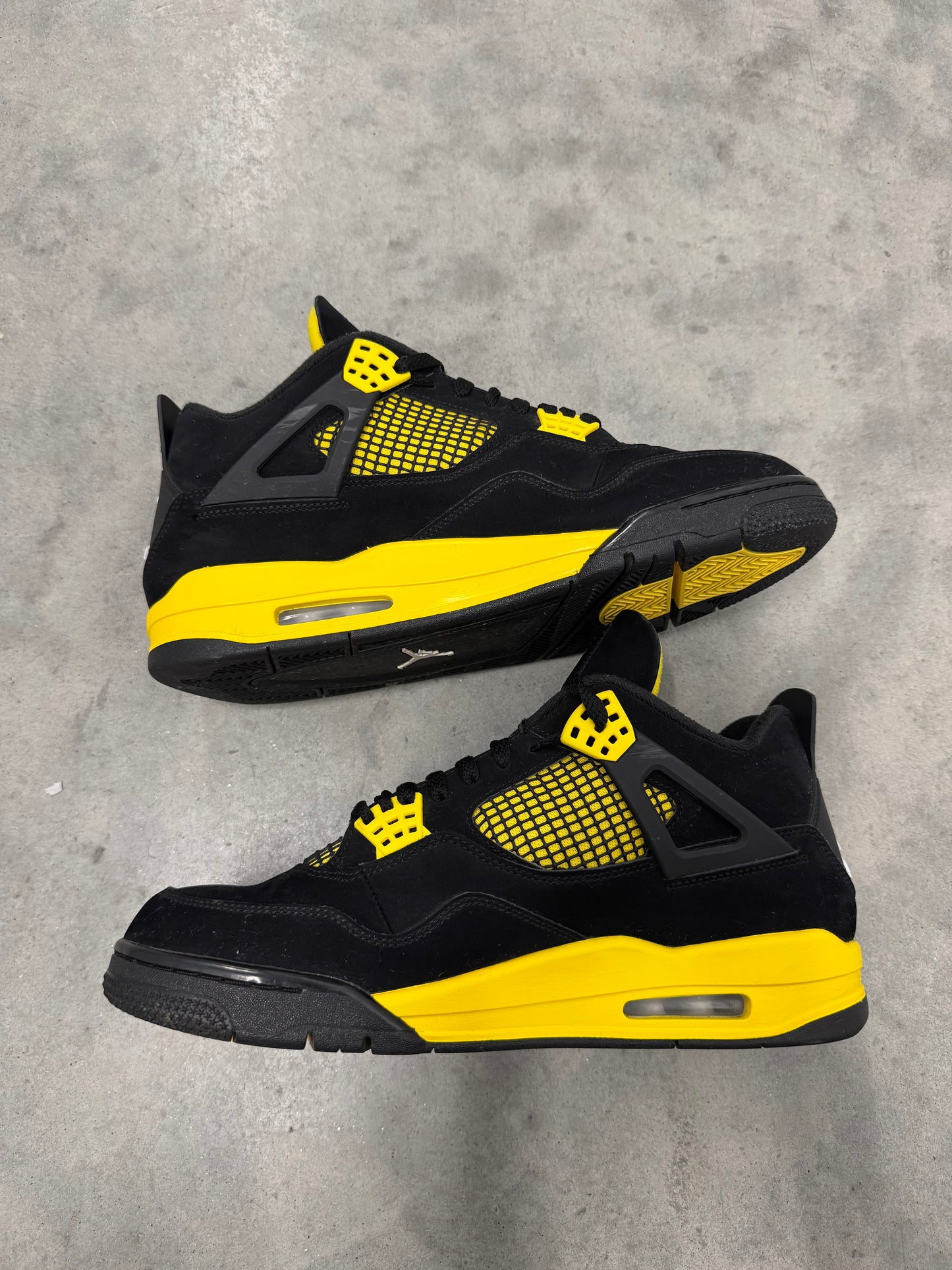 JORDAN 4 “ Thunder “