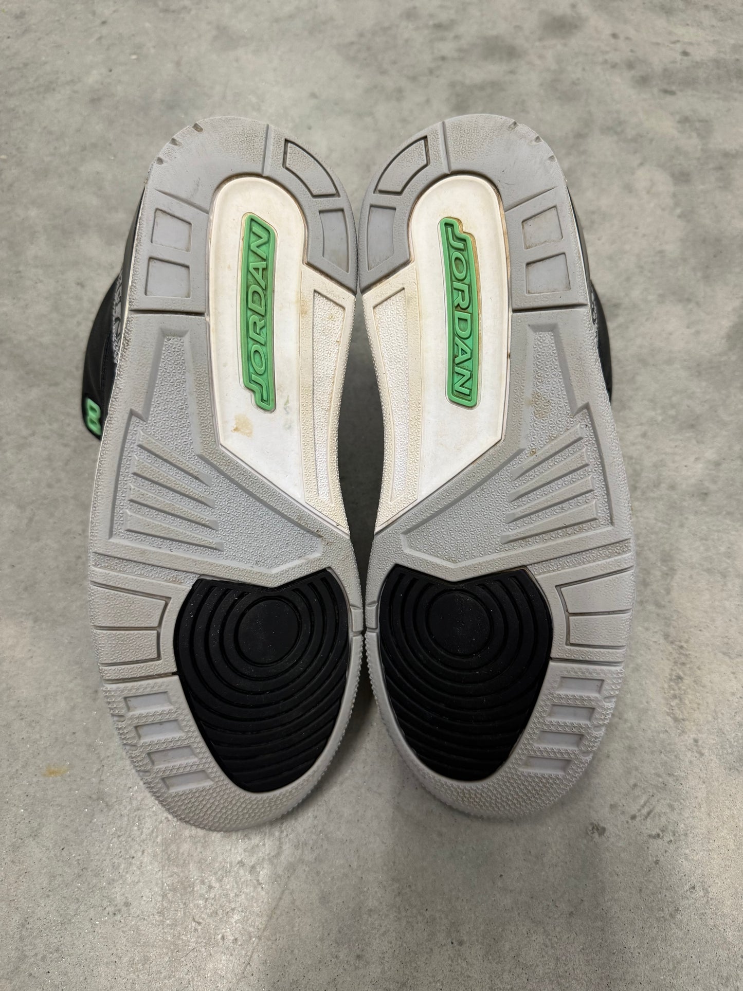 JORDAN 3 “ Green Glow “