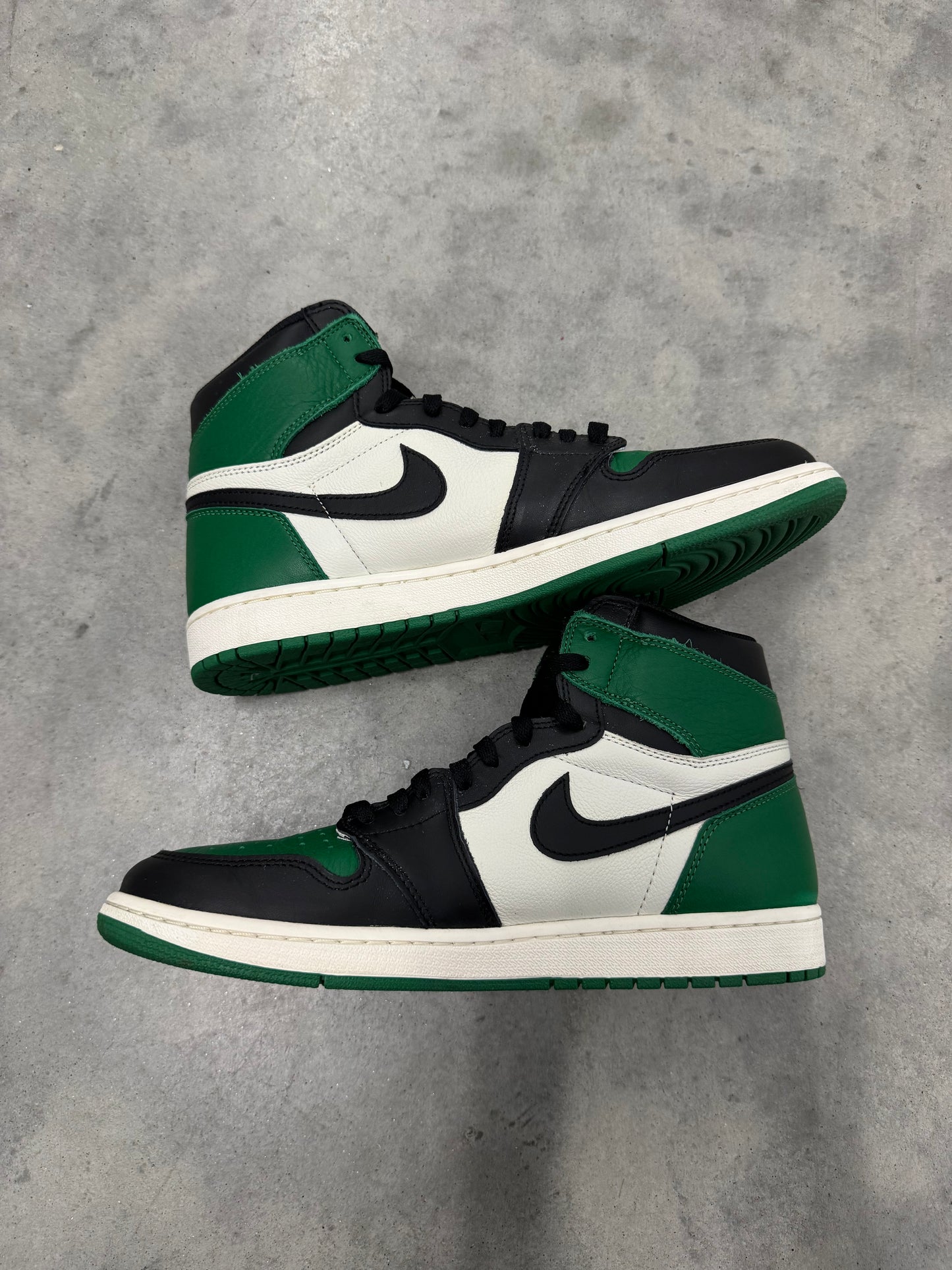 JORDAN 1 “ Pine Green “