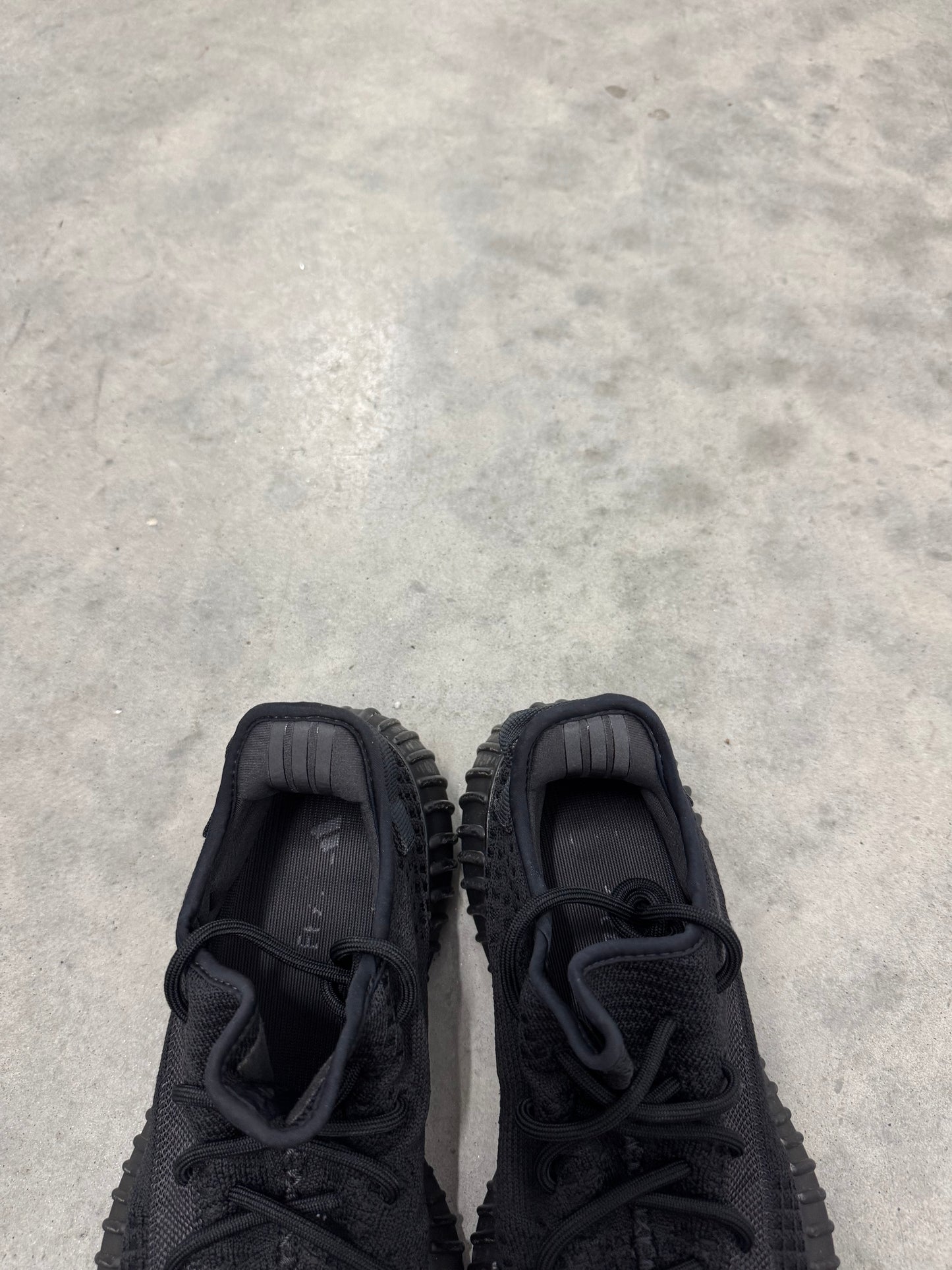 YEEZY BOOST 350 V2 “ Onyx “