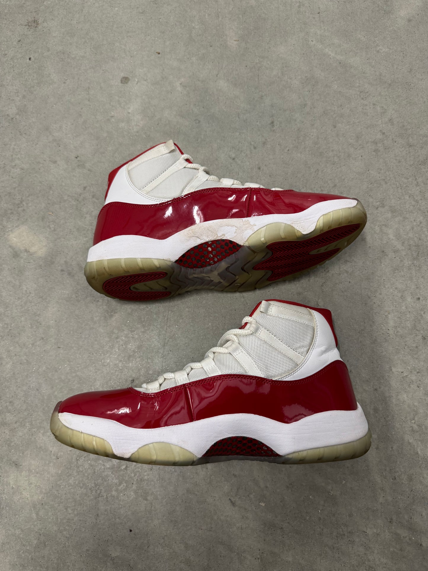 JORDAN 11 “ Cherry “