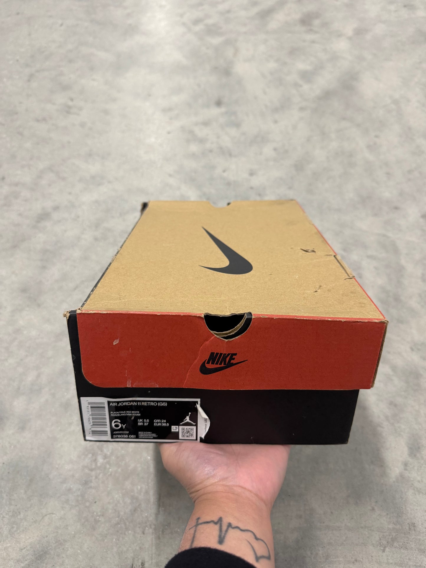 JORDAN 11 “ Bred “