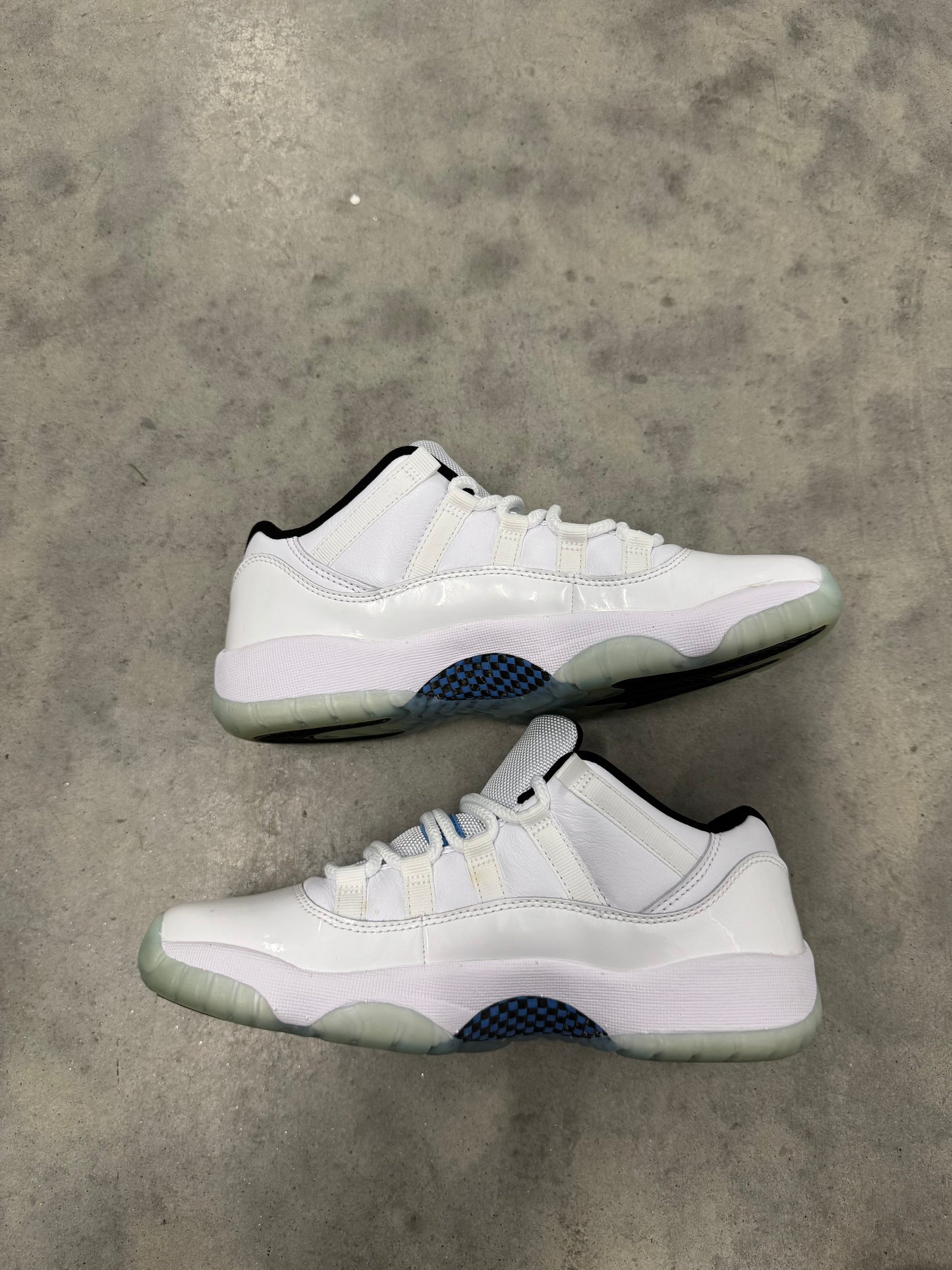 JORDAN 11 LOW “ Legend Blue “